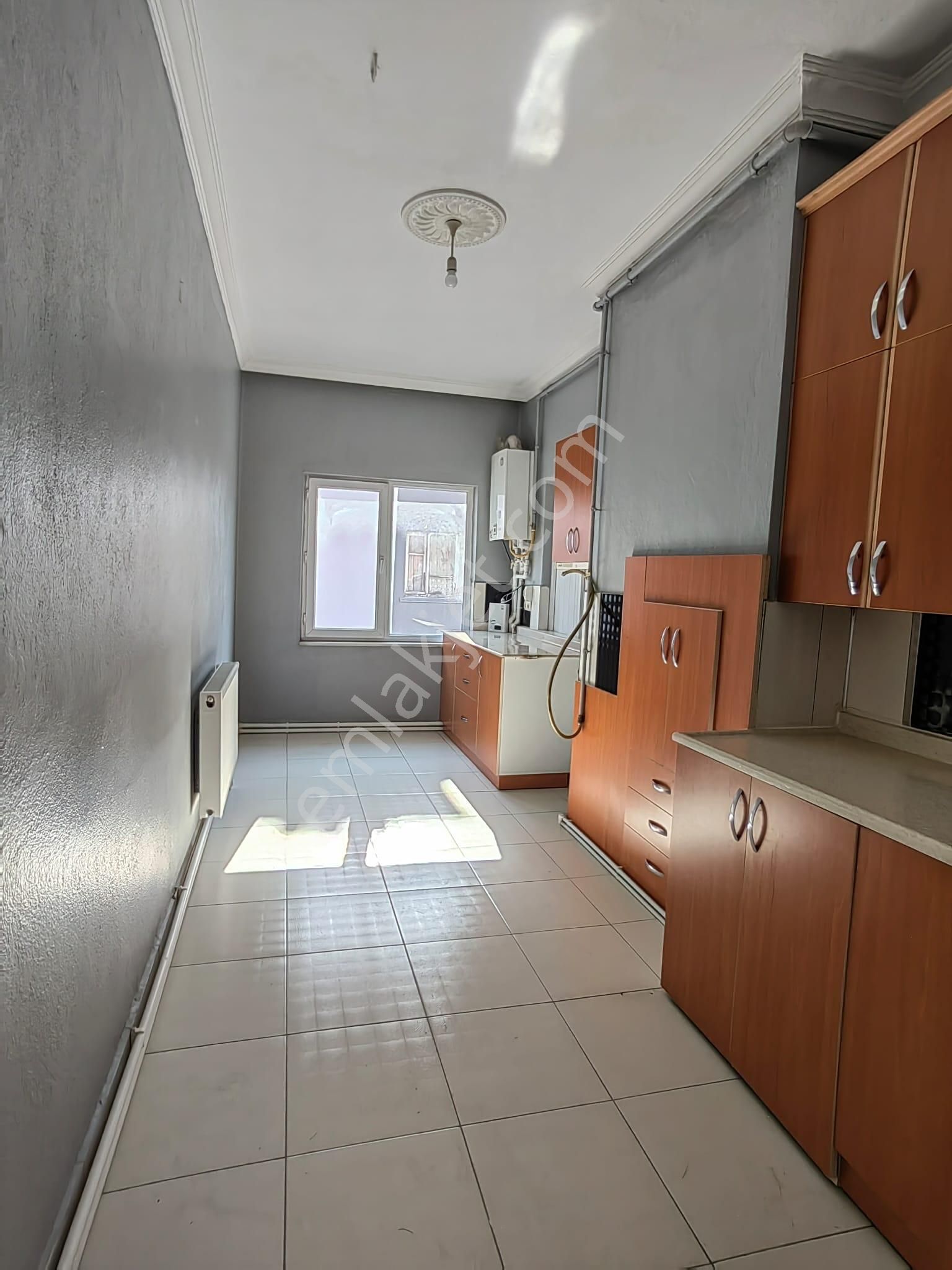 Akçay Emlak'tan Akşehir Meydan Camii Civarında Bakımlı Doğalgazlı Kiralık 4+1 Daire - Görsel 3