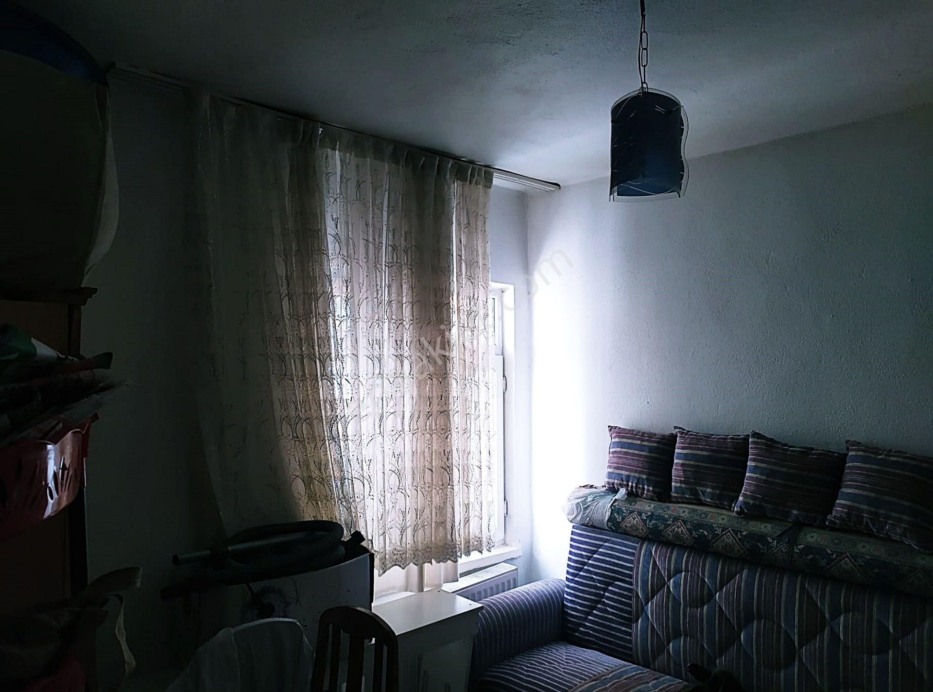 Cihandan Demetevler De Hastane Metro Yakını Satlık 2+1 Daire - Görsel 4