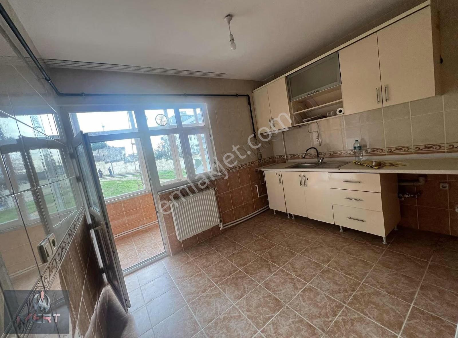 Safa Mah. Kiralık Geniş 3+1 Ara Kat Daire - Görsel 3