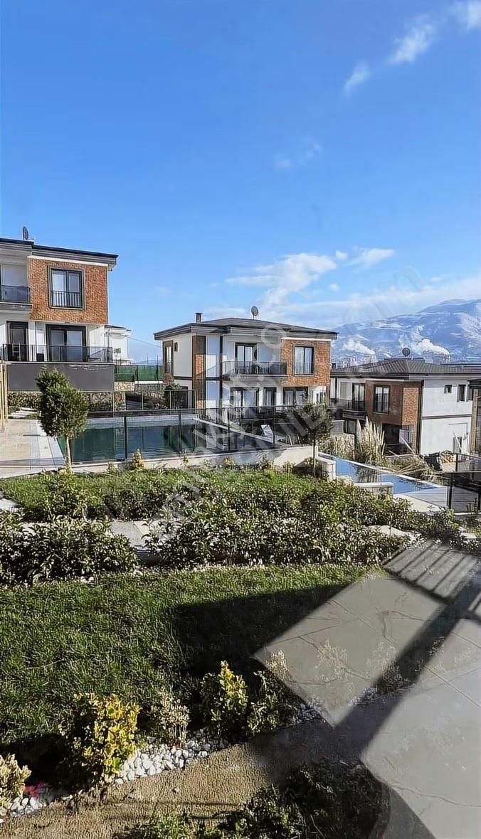 Kartepe Sarımeşe'de Kiralık Villa