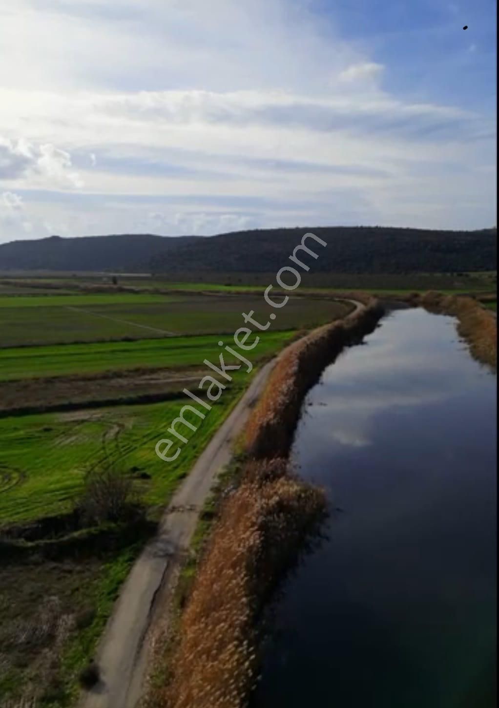 Foça Yenibağarası Gediz Akarsu Yakını Fırsat Satılık Tarla - Görsel 2
