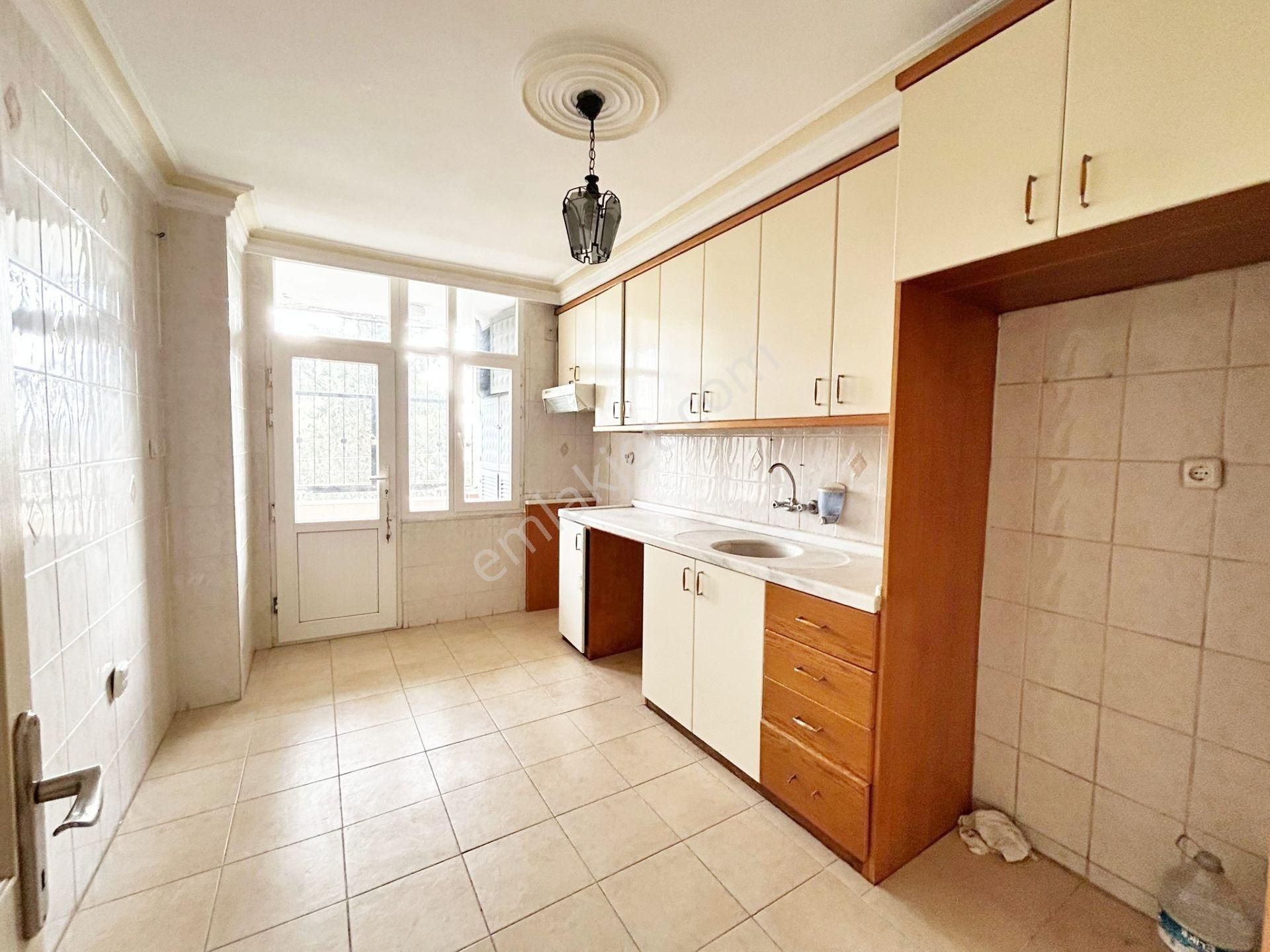 Final Okulları Civarı Güney Batı Cepheli 3+1 Kilerli Geniş Kullanışlı 2.kat Cazip Fiyat - Görsel 3