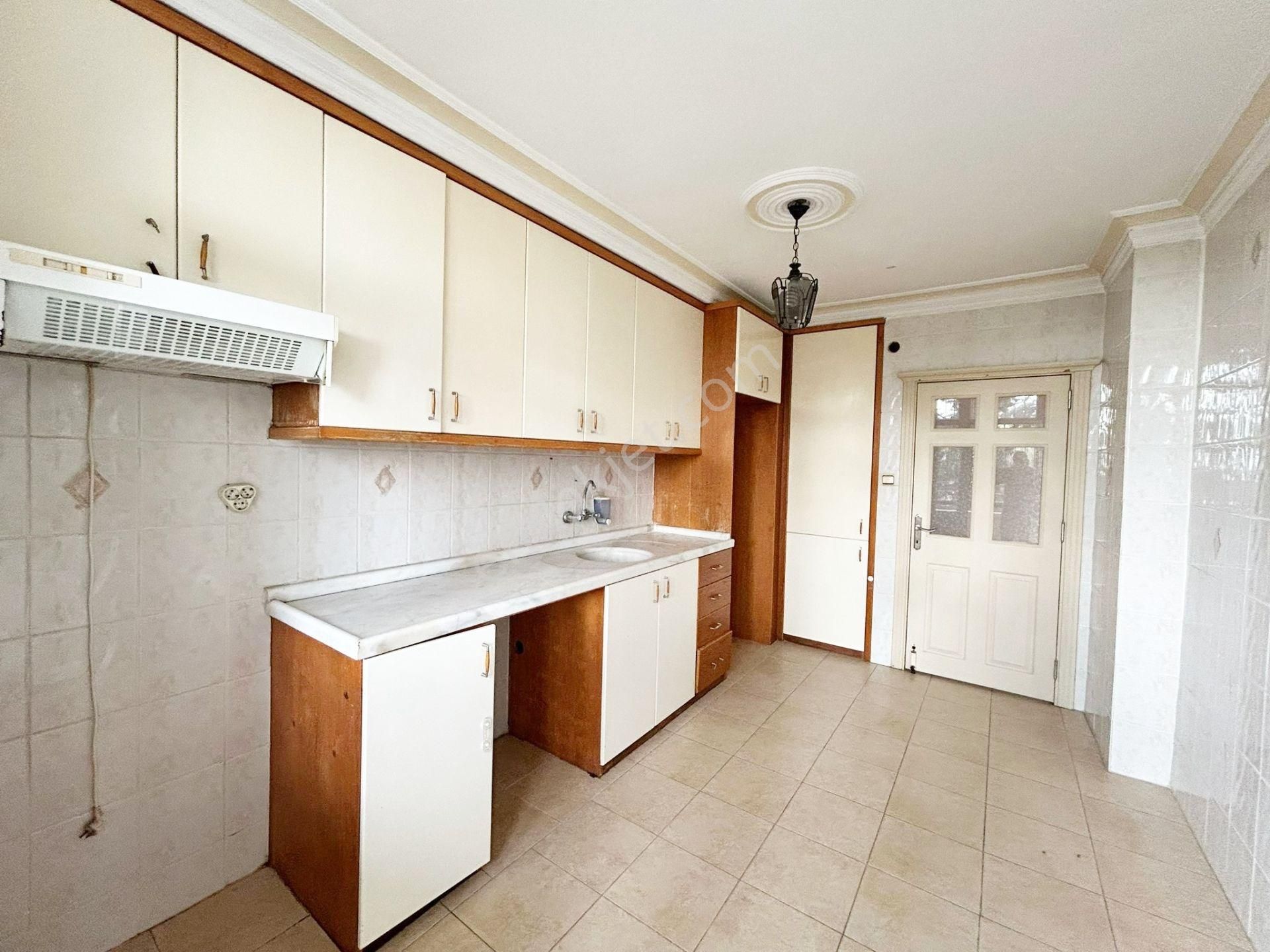 Final Okulları Civarı Güney Batı Cepheli 3+1 Kilerli Geniş Kullanışlı 2.kat Cazip Fiyat - Görsel 25