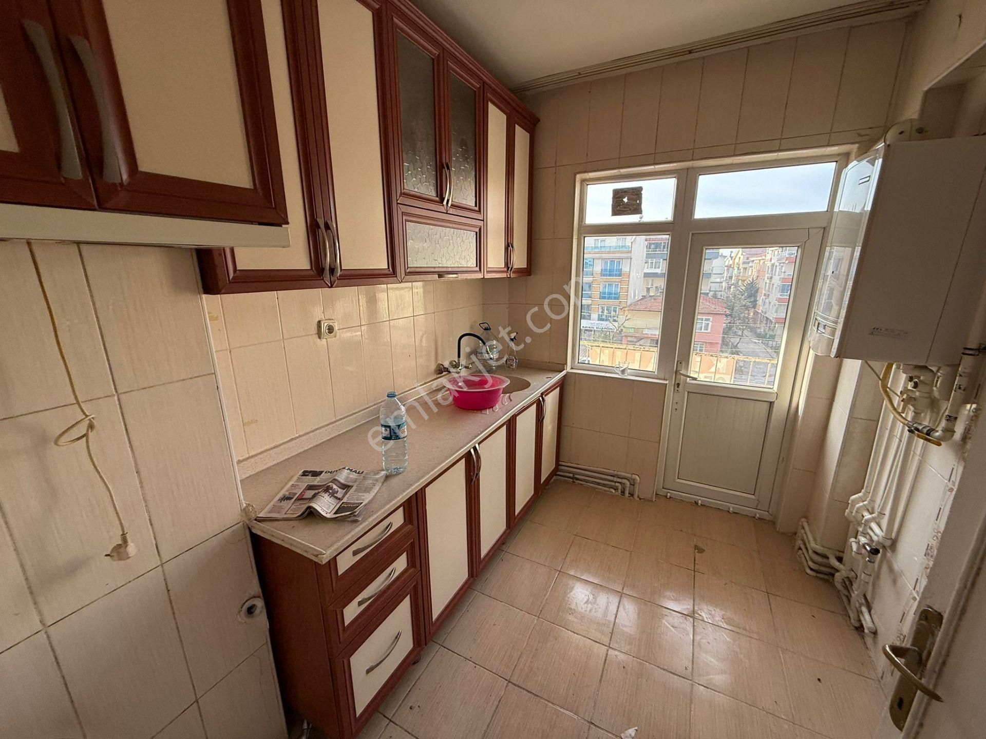 Bilgen Vatan'dan Aktepe Merkez'de 1. Kat Masrafsız Geniş M2 Cepheleri Açık Kiralık 3+1 Daire