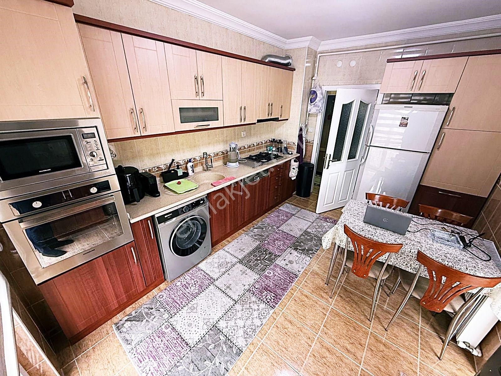 Cihandan Burç Mah Piri Cadde Üzeri Katta Güney Cephe Satlık 3+1 - Görsel 2