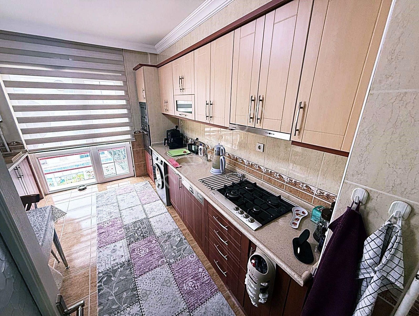 Cihandan Burç Mah Piri Cadde Üzeri Katta Güney Cephe Satlık 3+1 - Görsel 5