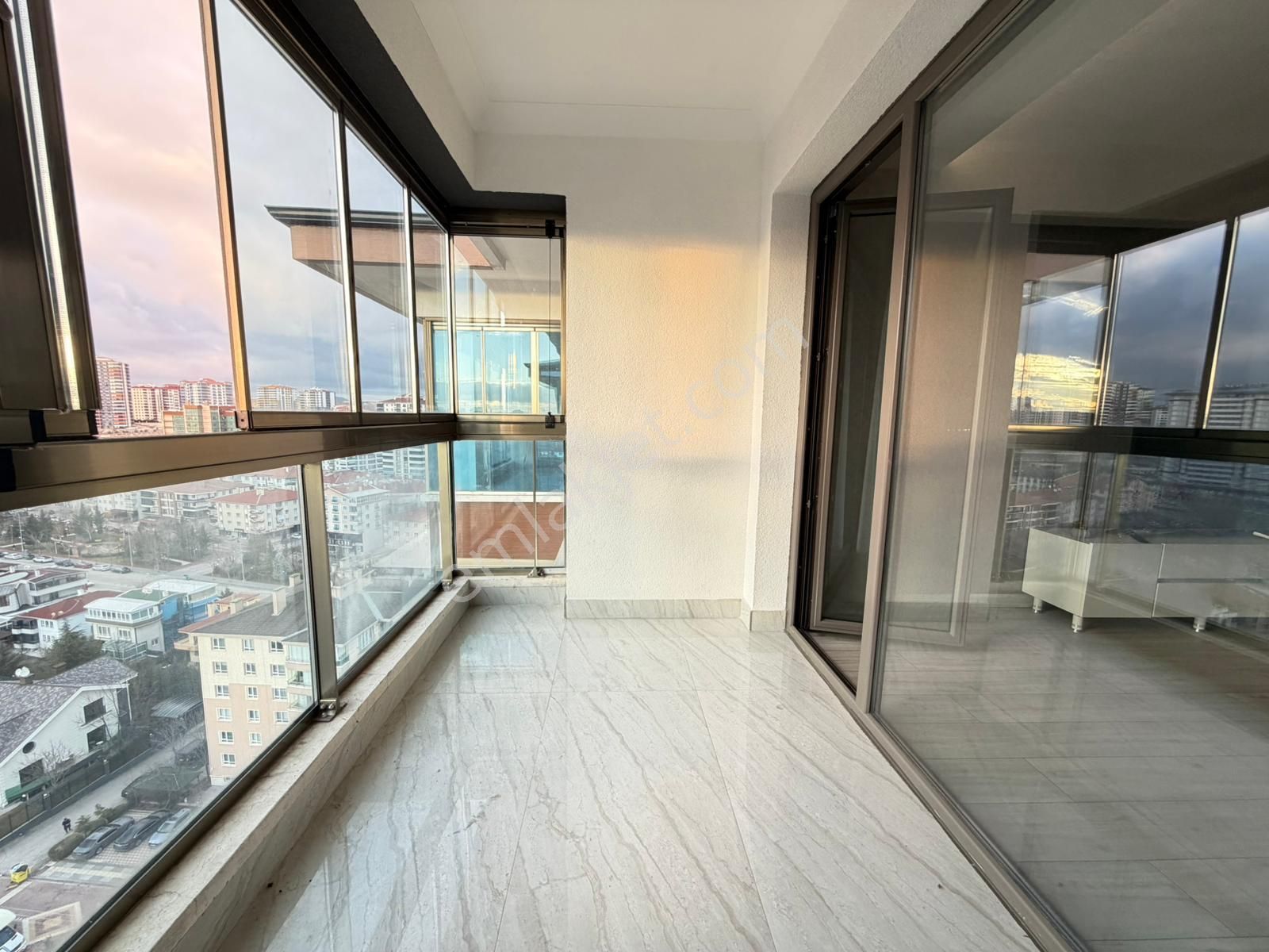 Pursaklar Mehmet Zengin Emlak'tan K. Otoparklı Çift Banyolu 15.kat 4+1 Ultra Lüks Sitede Daire - Görsel 29