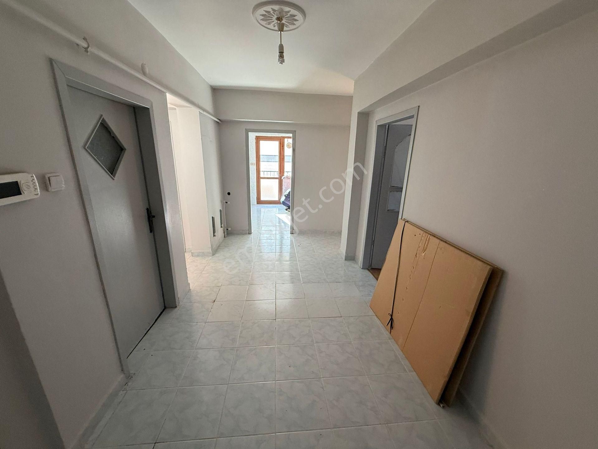 Bilgen Vatan'dan Yeşiltepe'de Cadde Yakını 3. Kat Orta Kat Ön Cephe 3+1 Kiralık Geniş Daire - Görsel 7