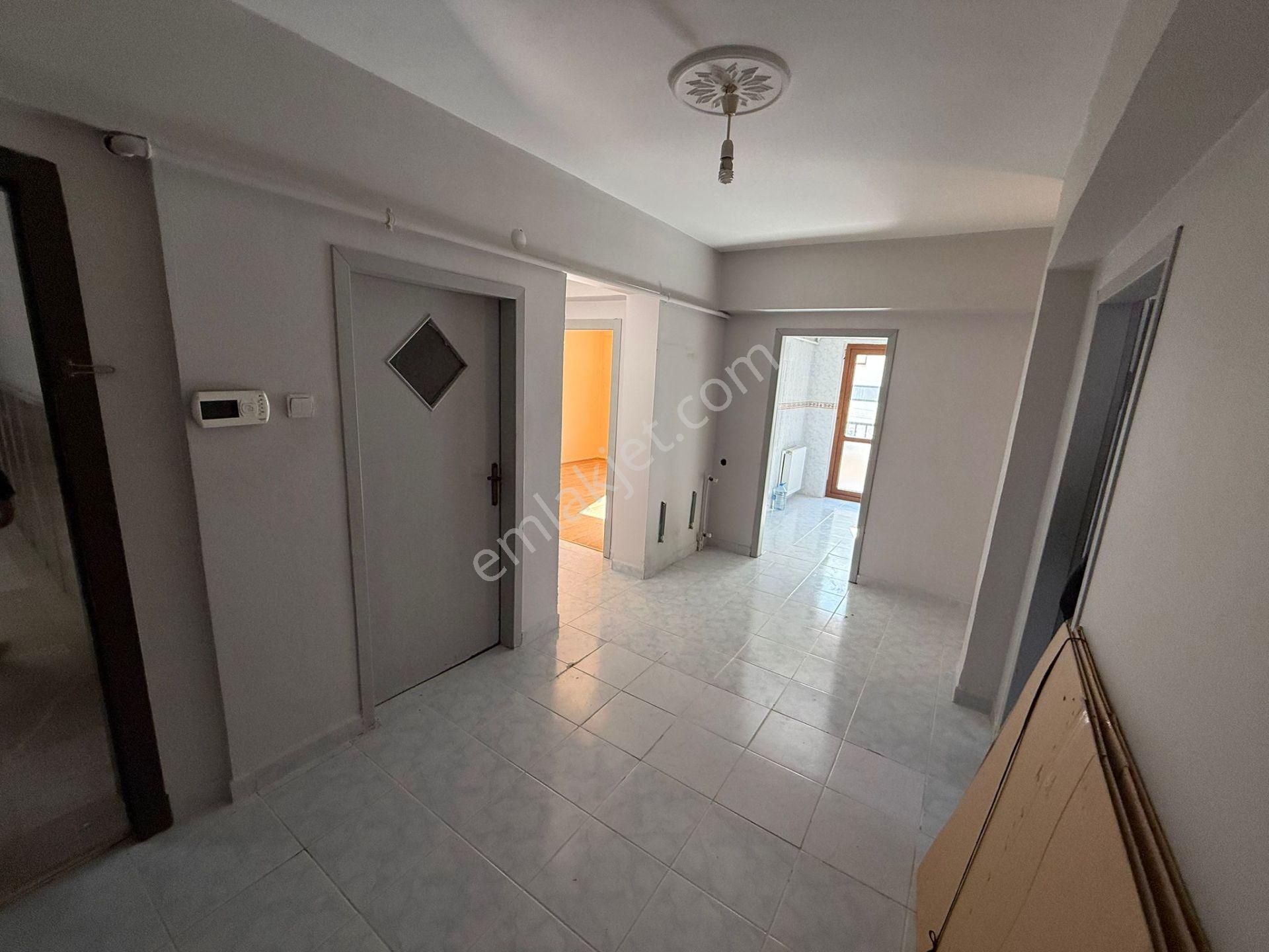 Bilgen Vatan'dan Yeşiltepe'de Cadde Yakını 3. Kat Orta Kat Ön Cephe 3+1 Kiralık Geniş Daire - Görsel 8