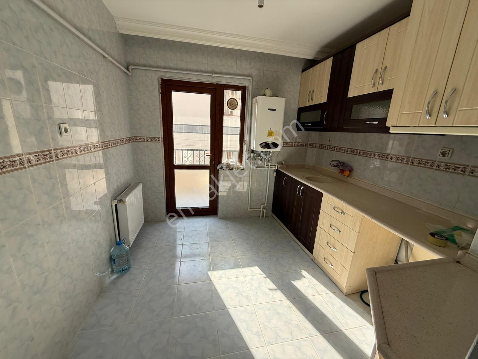 Bilgen Vatan'dan Yeşiltepe'de Cadde Yakını 3. Kat Orta Kat Ön Cephe 3+1 Kiralık Geniş Daire - Görsel 3