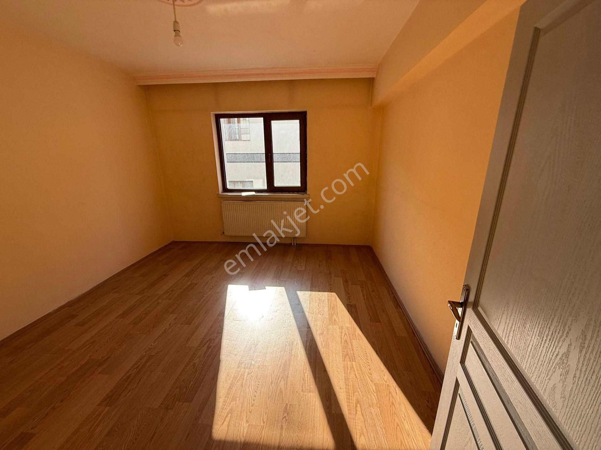 Bilgen Vatan'dan Yeşiltepe'de Cadde Yakını 3. Kat Orta Kat Ön Cephe 3+1 Kiralık Geniş Daire - Görsel 12