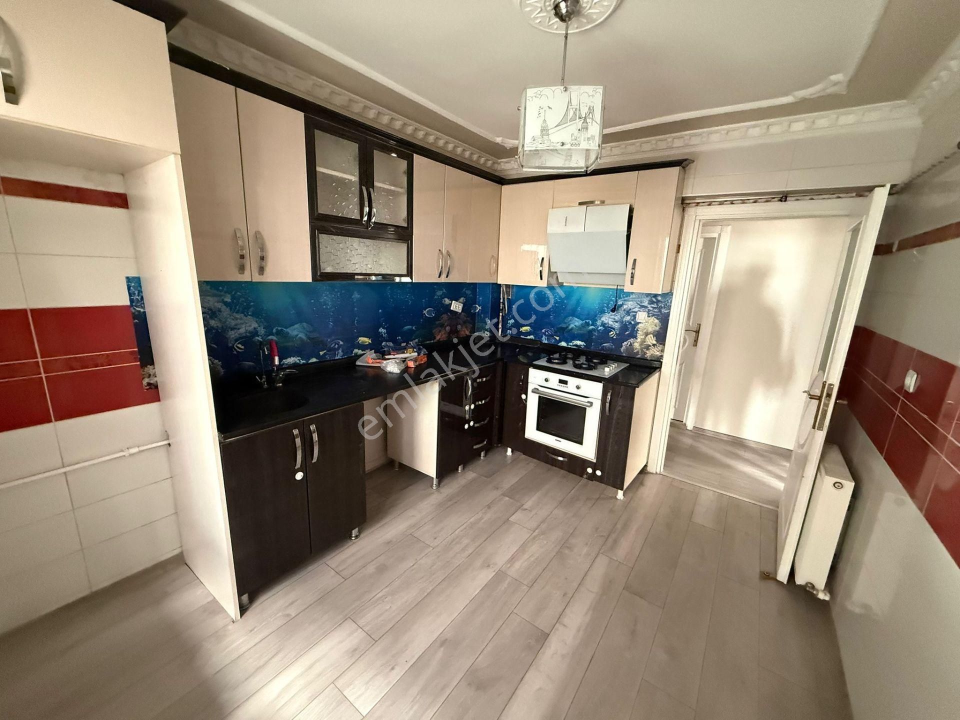 Bilgen Vatan'dan Aktepe Merkez'de Cadde Yakını Yüksek Giriş Ebeveyn Banyolu 3+1 Geniş Daire - Görsel 4