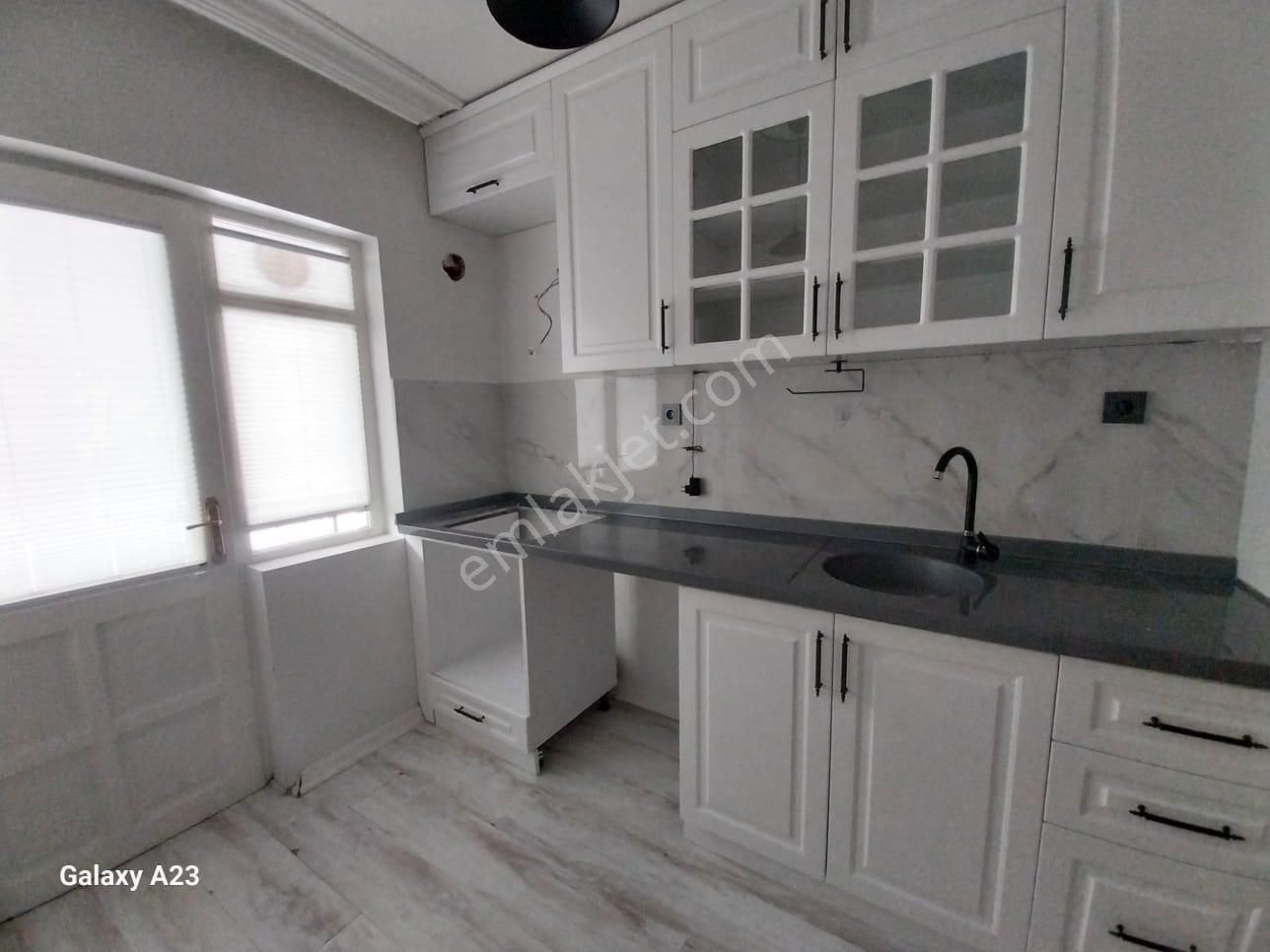 Bilgen Vatan'dan Uyanış Mahallesi Cadde Üzeri Yeni Bina Giriş Kat Ön Cephe Masrafsız Yapılı 3+1