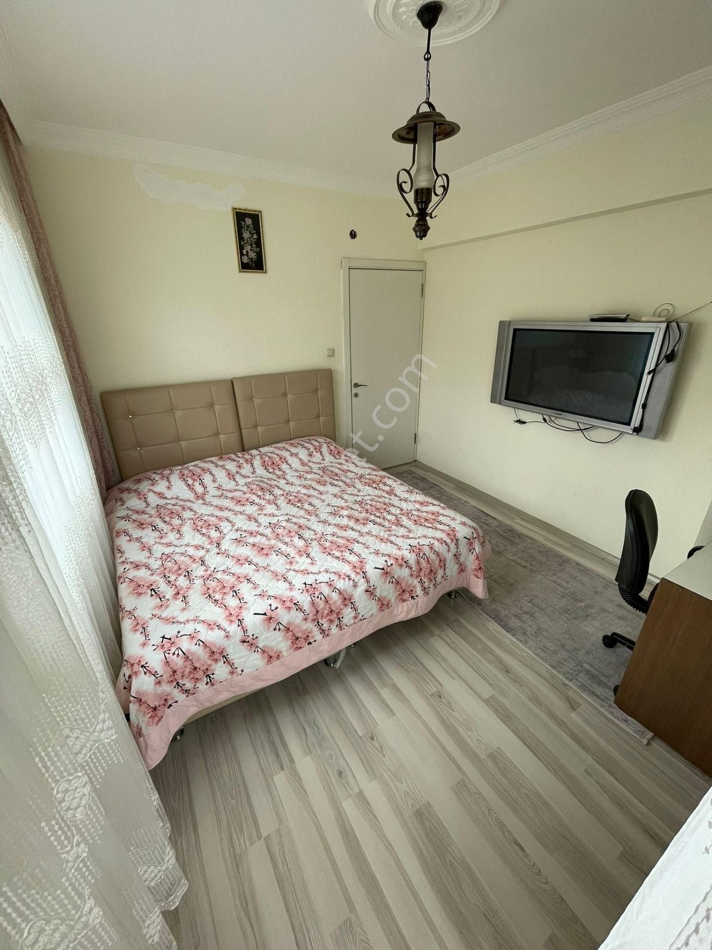 İçi Komple Yenilenmiş 3+1 Tramwaya 200 Metre Geniş Kulanışlı Daire - Görsel 9