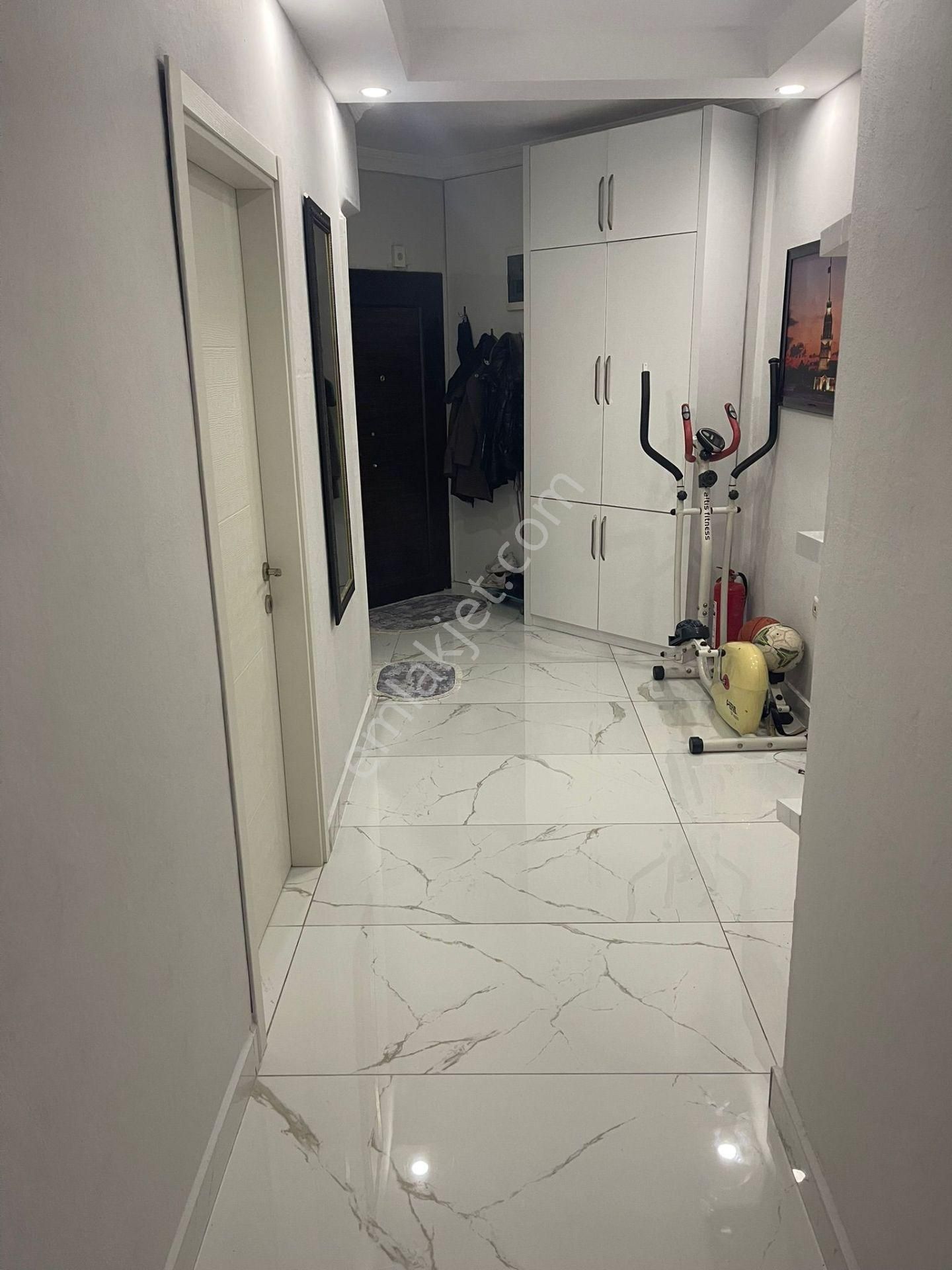 İçi Komple Yenilenmiş 3+1 Tramwaya 200 Metre Geniş Kulanışlı Daire - Görsel 5