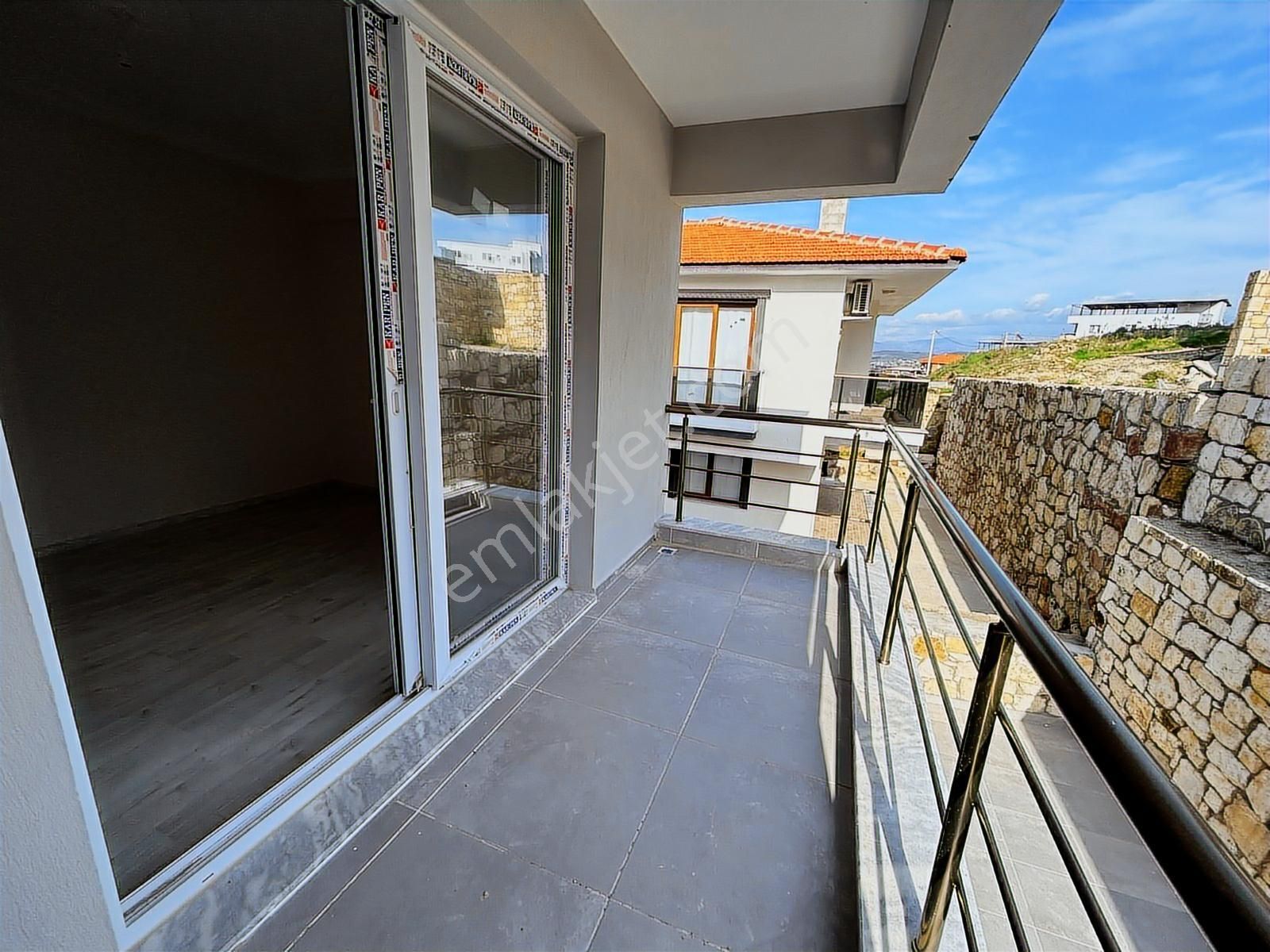 Foça Kazım Dirik Mah. Satılık Teraslı 2+1 Daire - Görsel 6