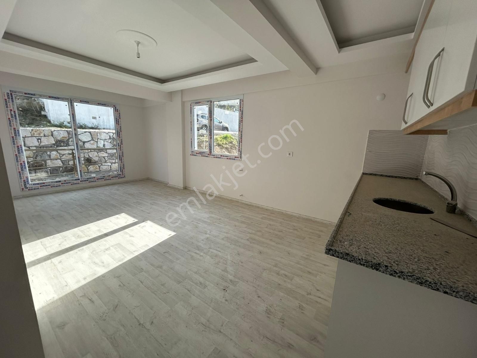 Foça Kazım Dirik Mah. Satılık Teraslı 2+1 Daire - Görsel 5