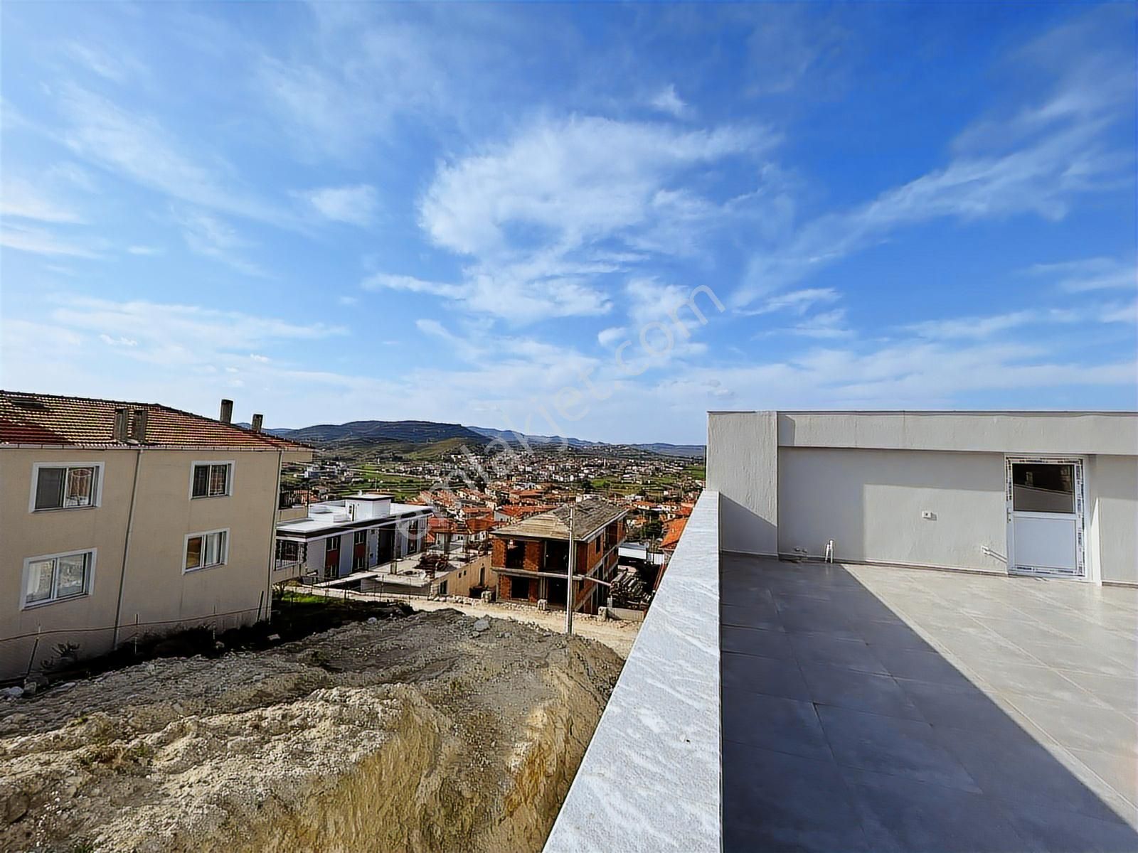 Foça Kazım Dirik Mah. Satılık Teraslı 2+1 Daire - Görsel 16