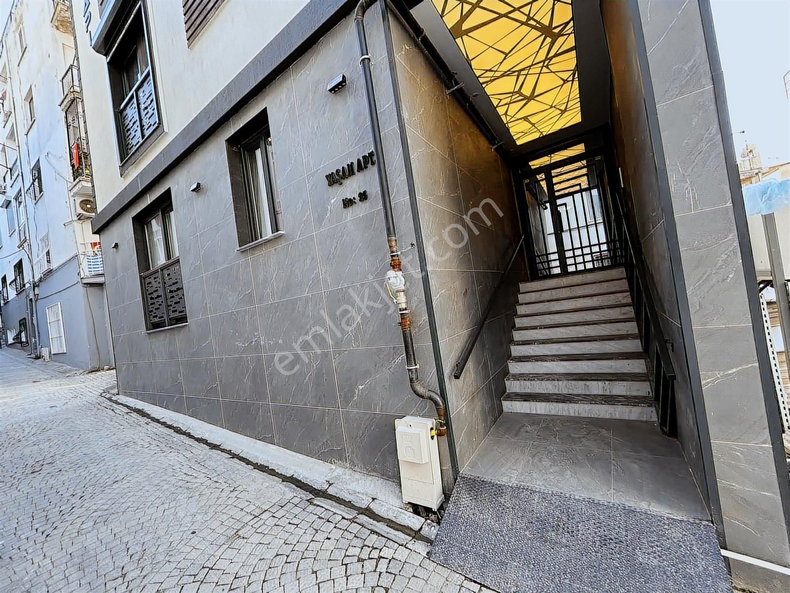 Kuşadası Merkezde Sıfır Doğalgazlı 2+1 Fırsat Daire - Görsel 3