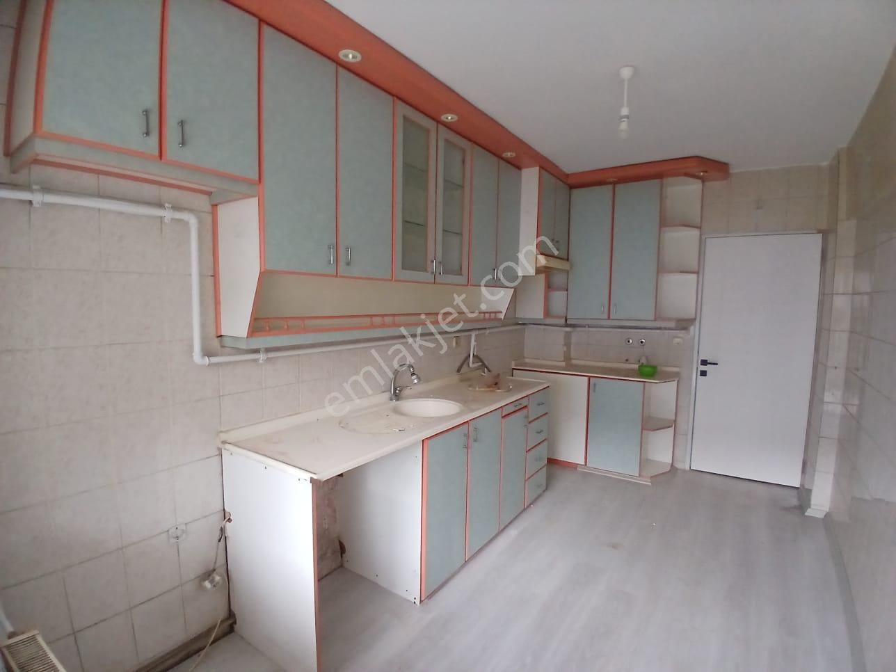 Ender Uysal Gayrimenkulden Bursa Caddesine Yakın 2+1 Asansörlü Arakat Geniş Kiralık Daire... - Görsel 3