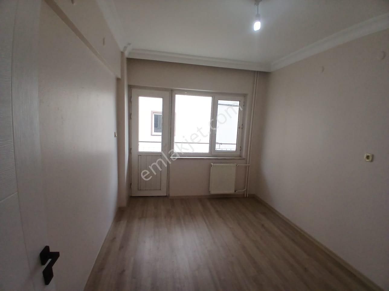 Ender Uysal Gayrimenkulden Bursa Caddesine Yakın 2+1 Asansörlü Arakat Geniş Kiralık Daire... - Görsel 10