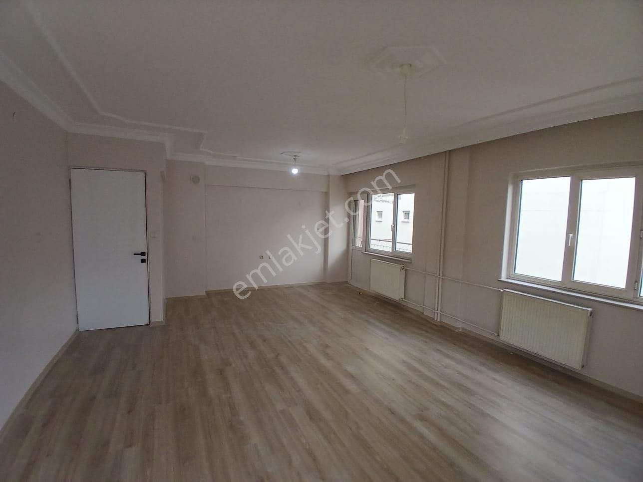 Ender Uysal Gayrimenkulden Bursa Caddesine Yakın 2+1 Asansörlü Arakat Geniş Kiralık Daire... - Görsel 6