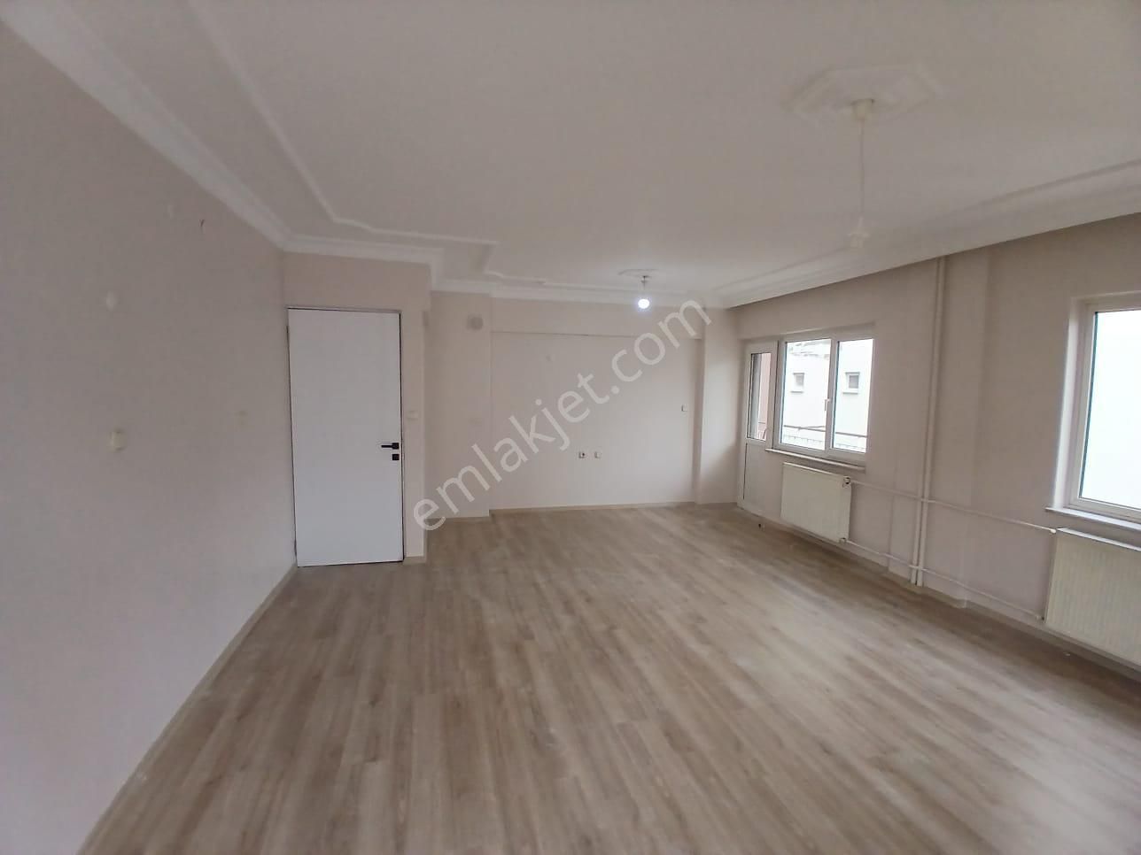 Ender Uysal Gayrimenkulden Bursa Caddesine Yakın 2+1 Asansörlü Arakat Geniş Kiralık Daire... - Görsel 5