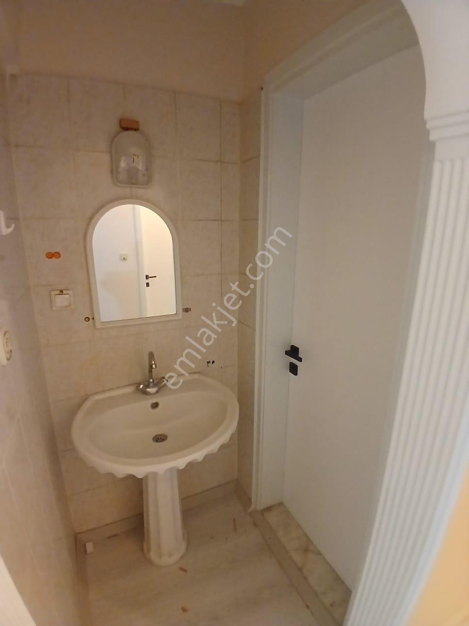 Ender Uysal Gayrimenkulden Bursa Caddesine Yakın 2+1 Asansörlü Arakat Geniş Kiralık Daire... - Görsel 11