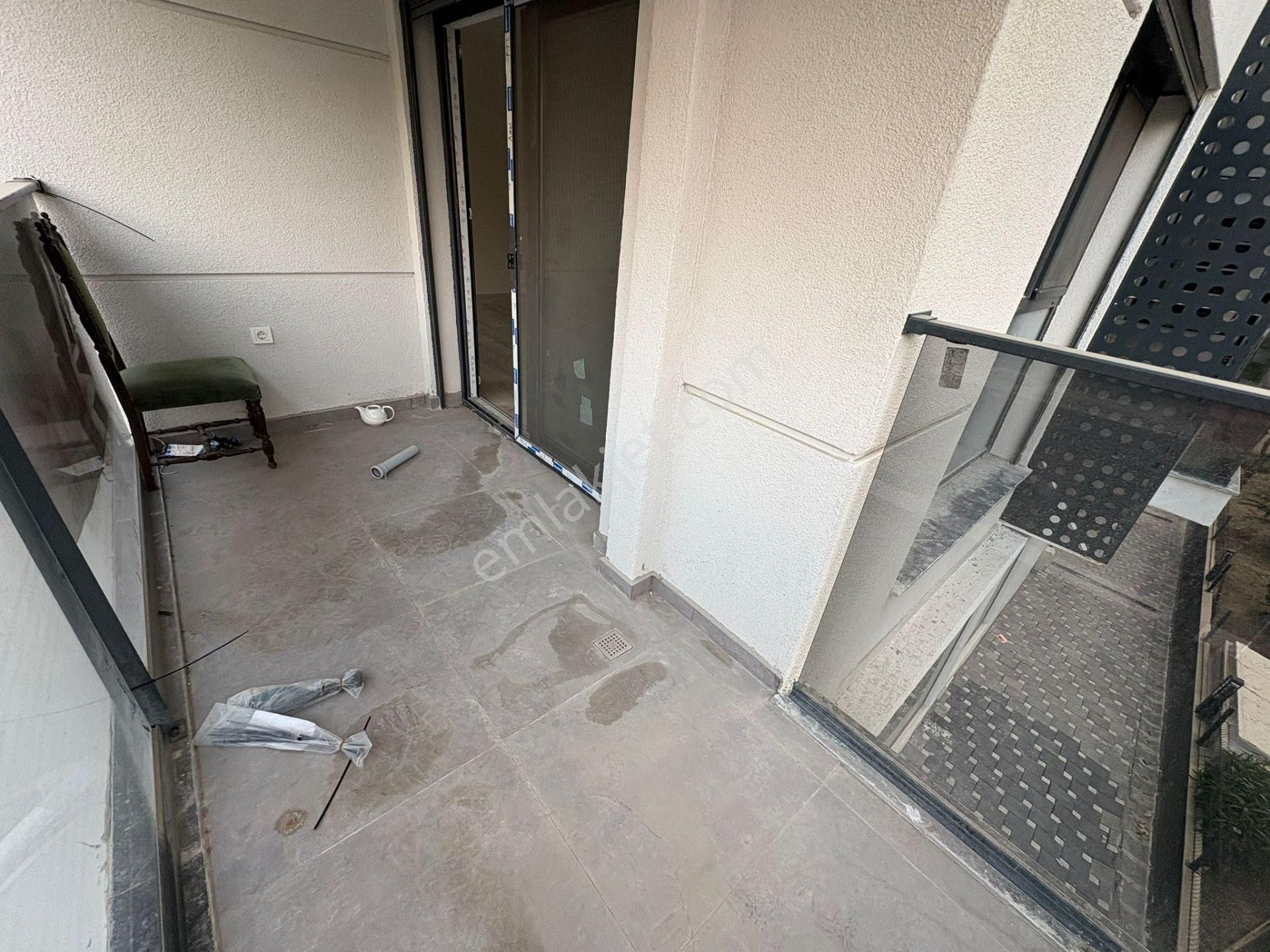 Karşıyaka Girne Caddesinde Yeni Binada Kiralık Köşe 3+1 Daire - Görsel 9