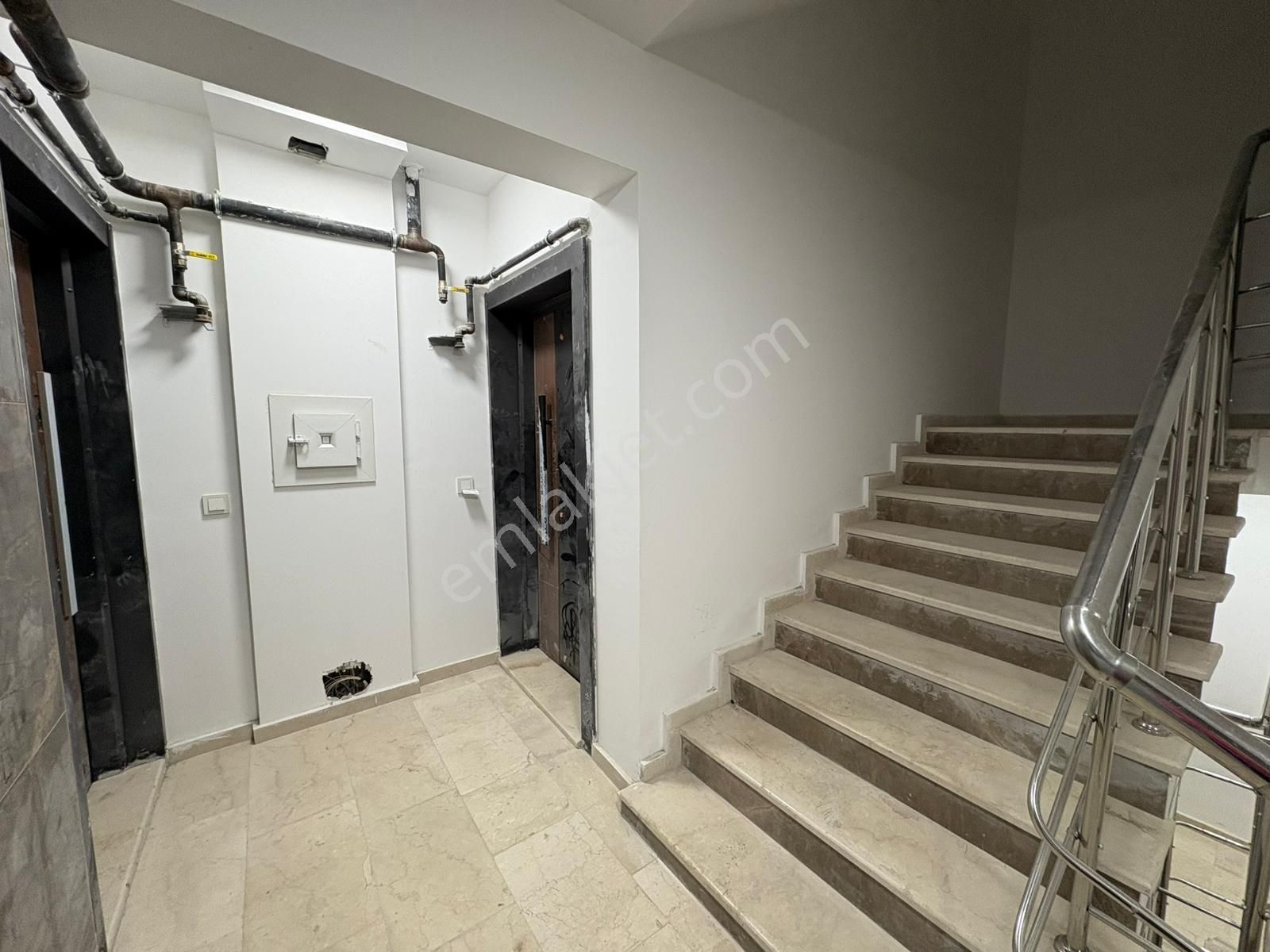 Karşıyaka Girne Caddesinde Yeni Binada Kiralık Köşe 3+1 Daire - Görsel 18