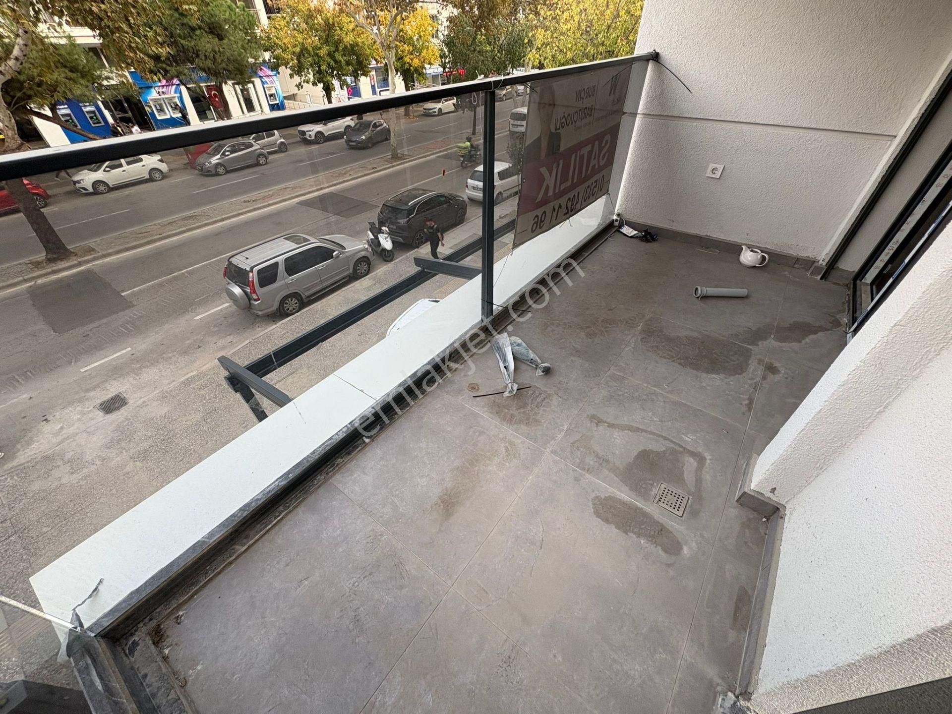 Karşıyaka Girne Caddesinde Yeni Binada Kiralık Köşe 3+1 Daire - Görsel 12