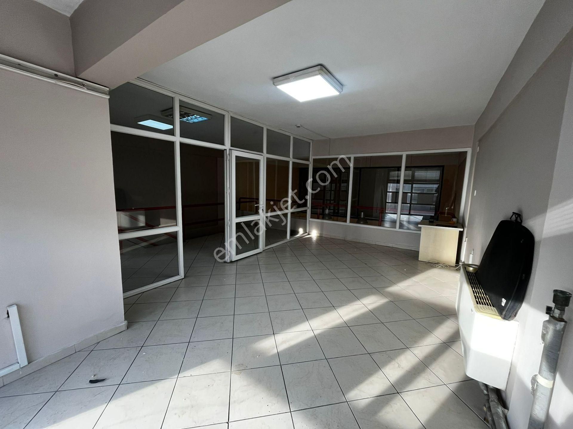 Em-of'tan Merkezi Konumda Yapılı 130 M2 Kiralık İş Yeri - Görsel 2