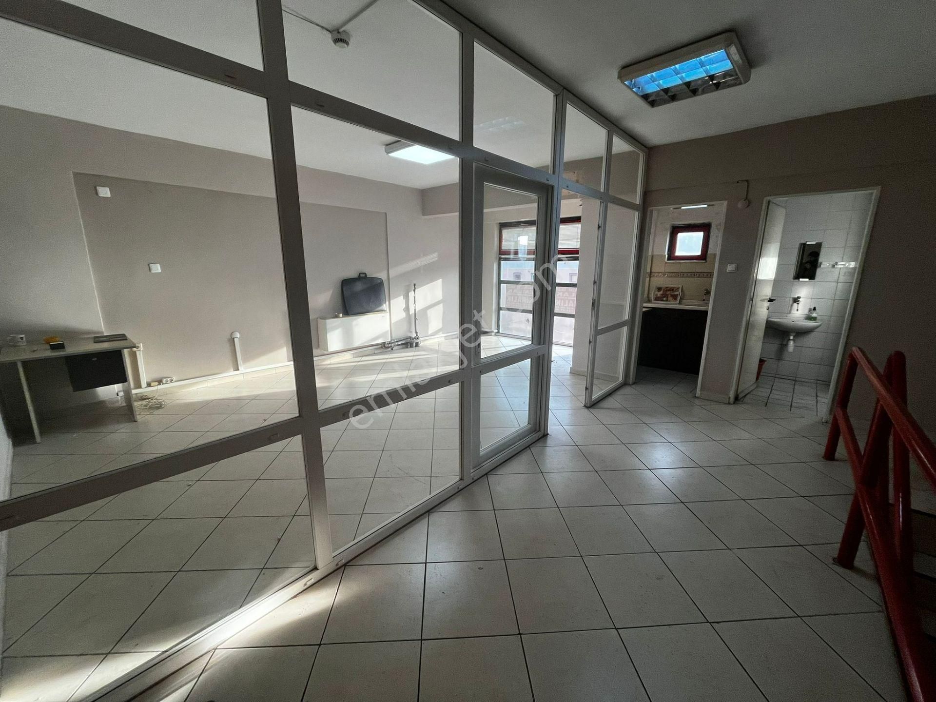 Em-of'tan Merkezi Konumda Yapılı 130 M2 Kiralık İş Yeri - Görsel 6