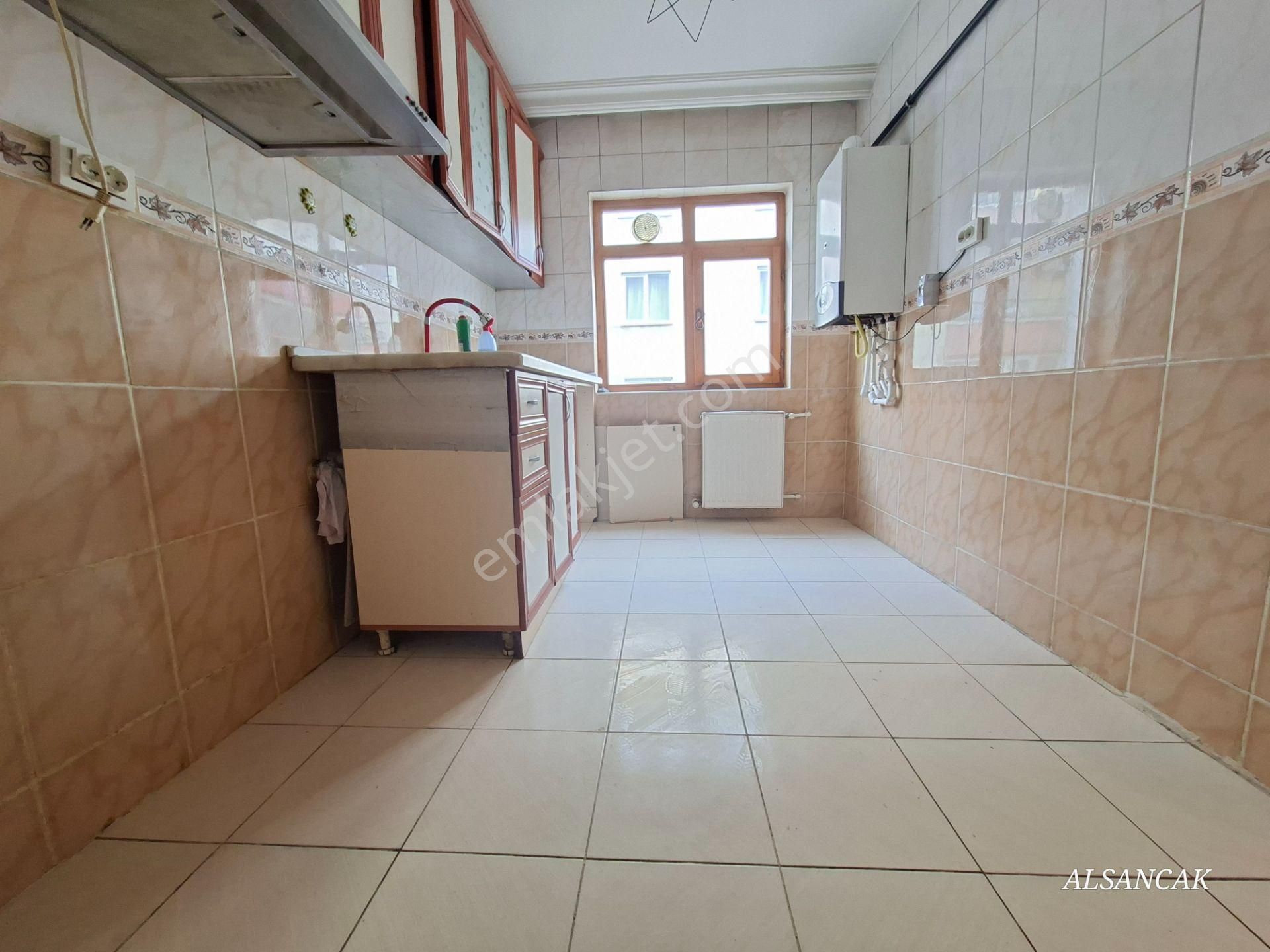 Elvan Mahallesinde Orta Katta 3+1 Kiralık Daire Yht Trene Yakın