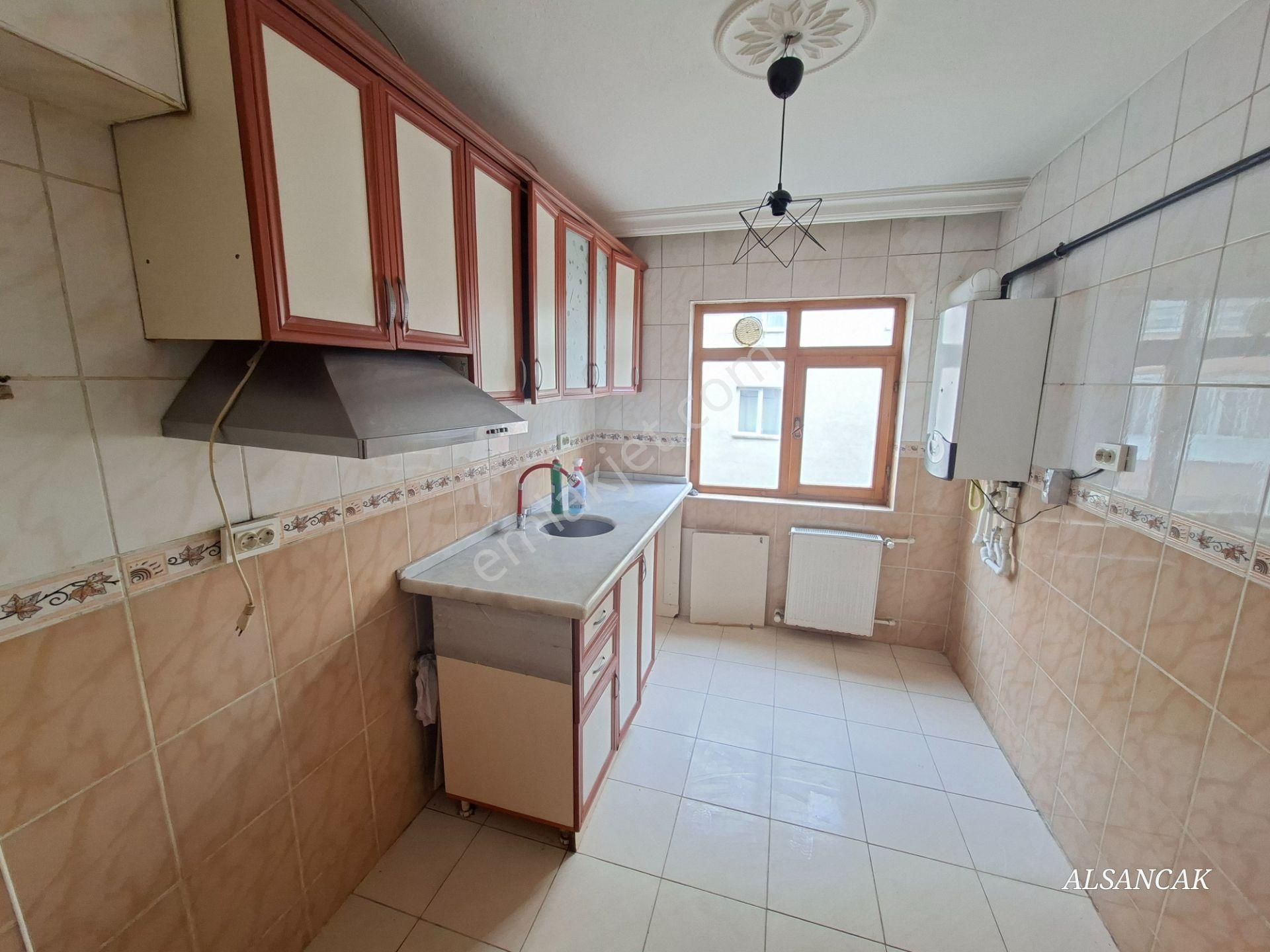 Elvan Mahallesinde Orta Katta 3+1 Kiralık Daire Yht Trene Yakın - Görsel 2