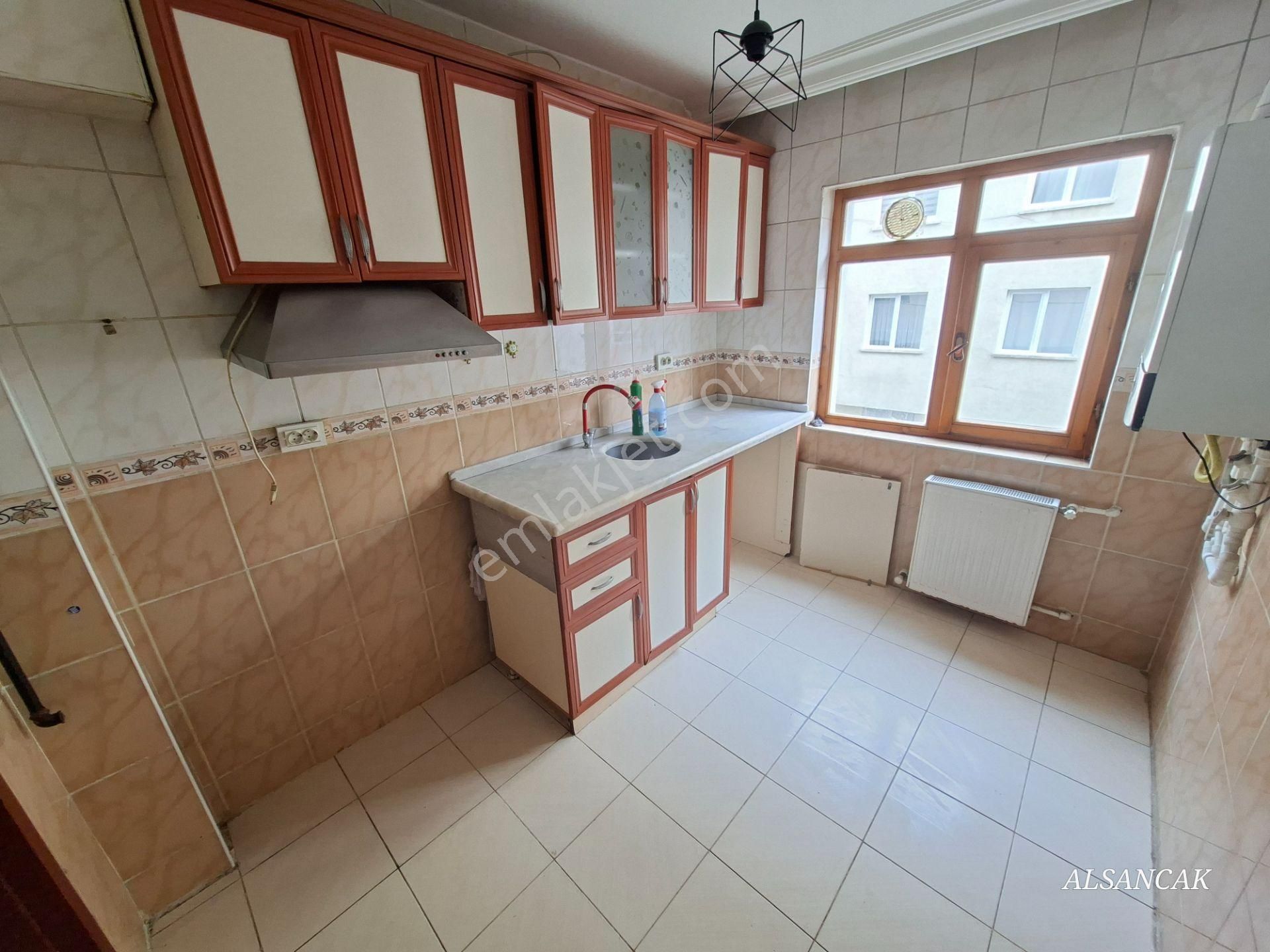 Elvan Mahallesinde Orta Katta 3+1 Kiralık Daire Yht Trene Yakın - Görsel 3