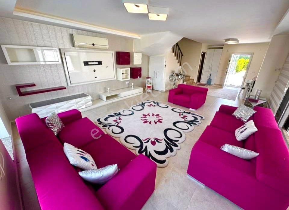 Kuşadası Karaova‘da Güvenlikli Tek Müstakil Büyük Villa - Görsel 18