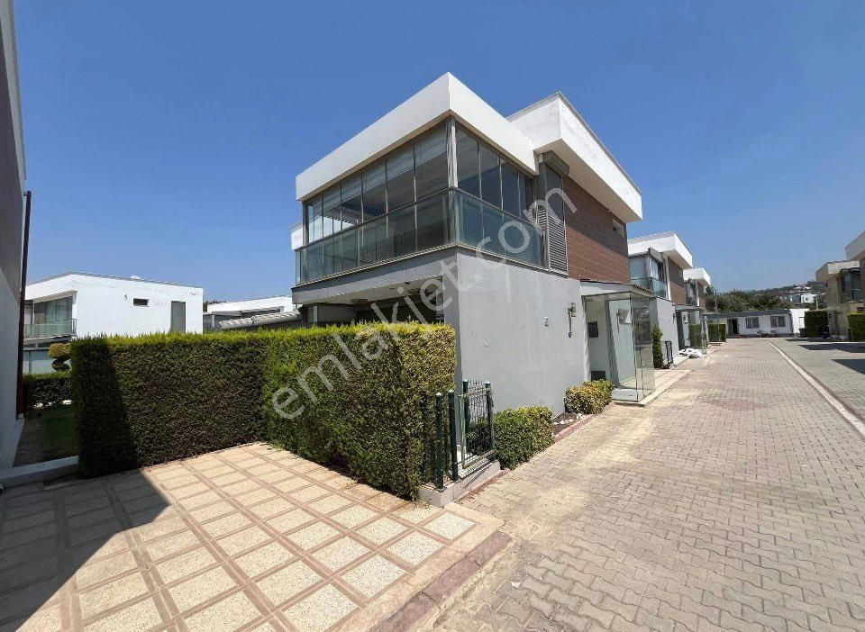 Kuşadası Karaova‘da Güvenlikli Tek Müstakil Büyük Villa - Görsel 4