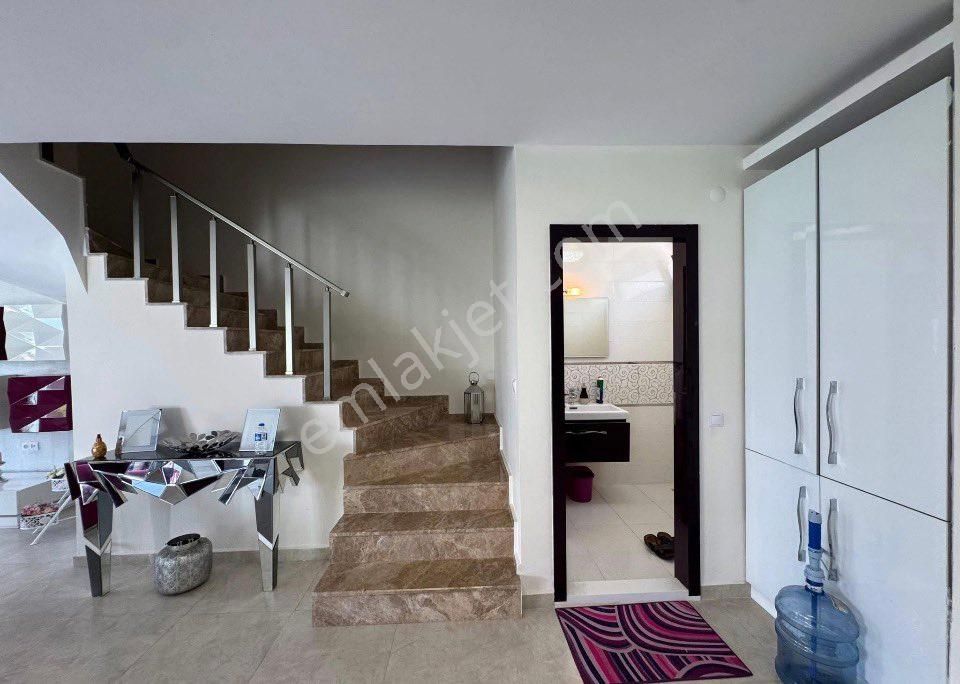 Kuşadası Karaova‘da Güvenlikli Tek Müstakil Büyük Villa - Görsel 6