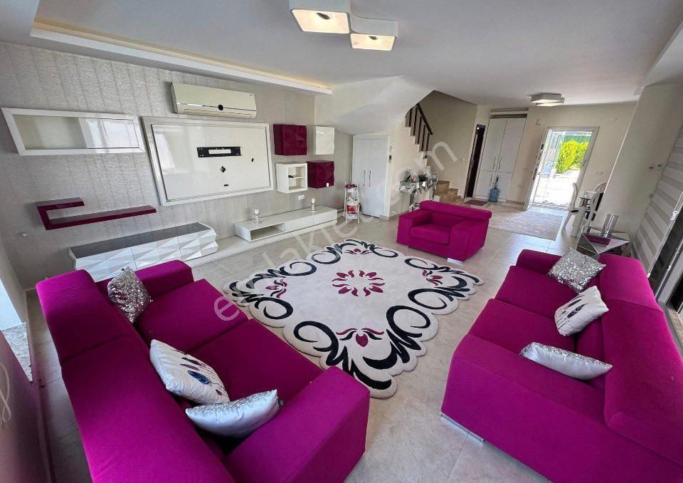 Kuşadası Karaova‘da Güvenlikli Tek Müstakil Büyük Villa - Görsel 5