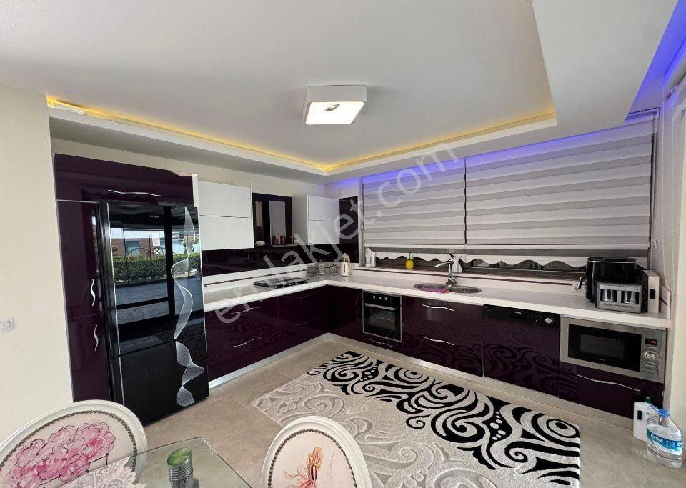 Kuşadası Karaova‘da Güvenlikli Tek Müstakil Büyük Villa - Görsel 11