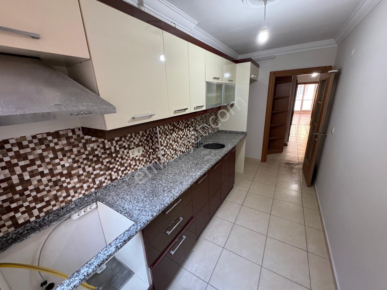 2+1 Ayrı Mutfak-ıskanlı- Boş! Ara Kat Asansörlü Çift Wc Ön Cephe