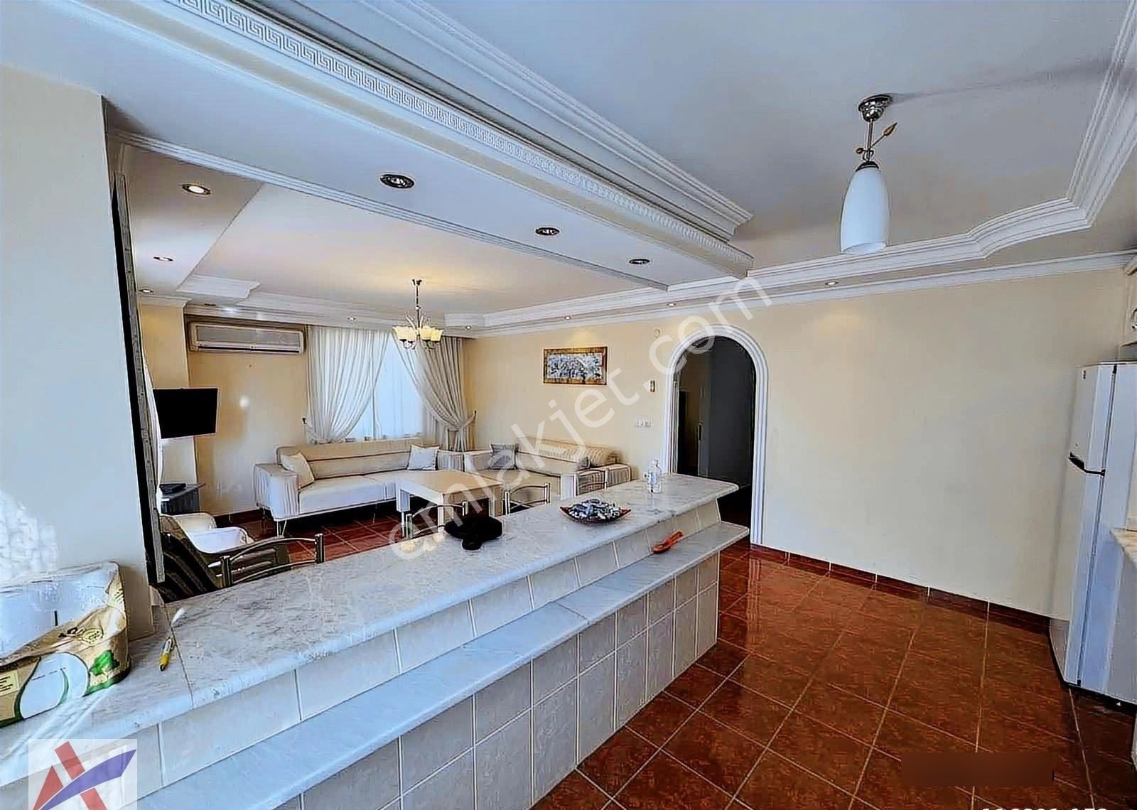 Barbaros Cad. Acil Satılık 2+1 Eşyalı Daire Denize 100m