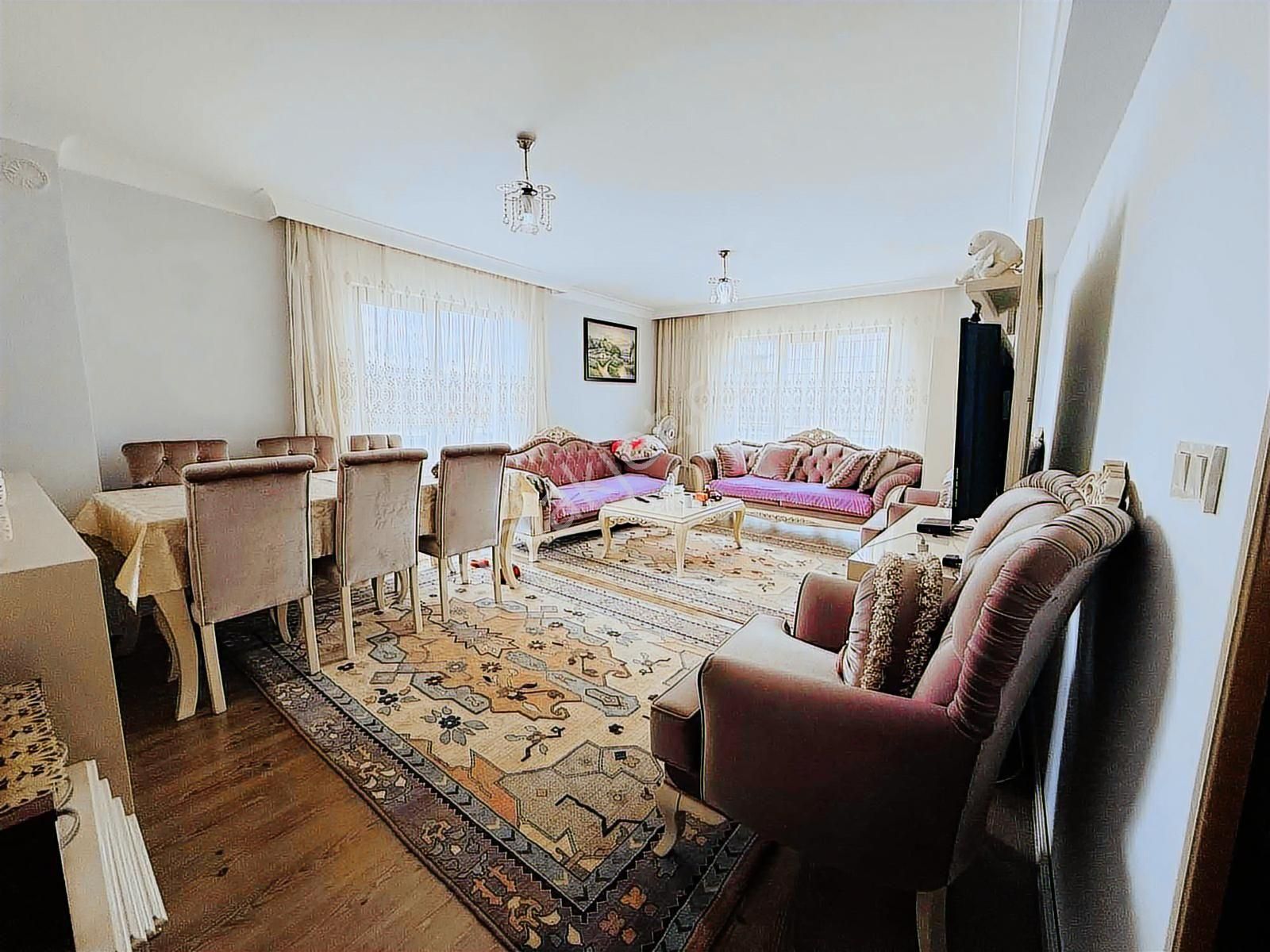 ^^yeni Çınardan Sitede Ara Katta Güvenlikli 3+1 Daire^^....!!!