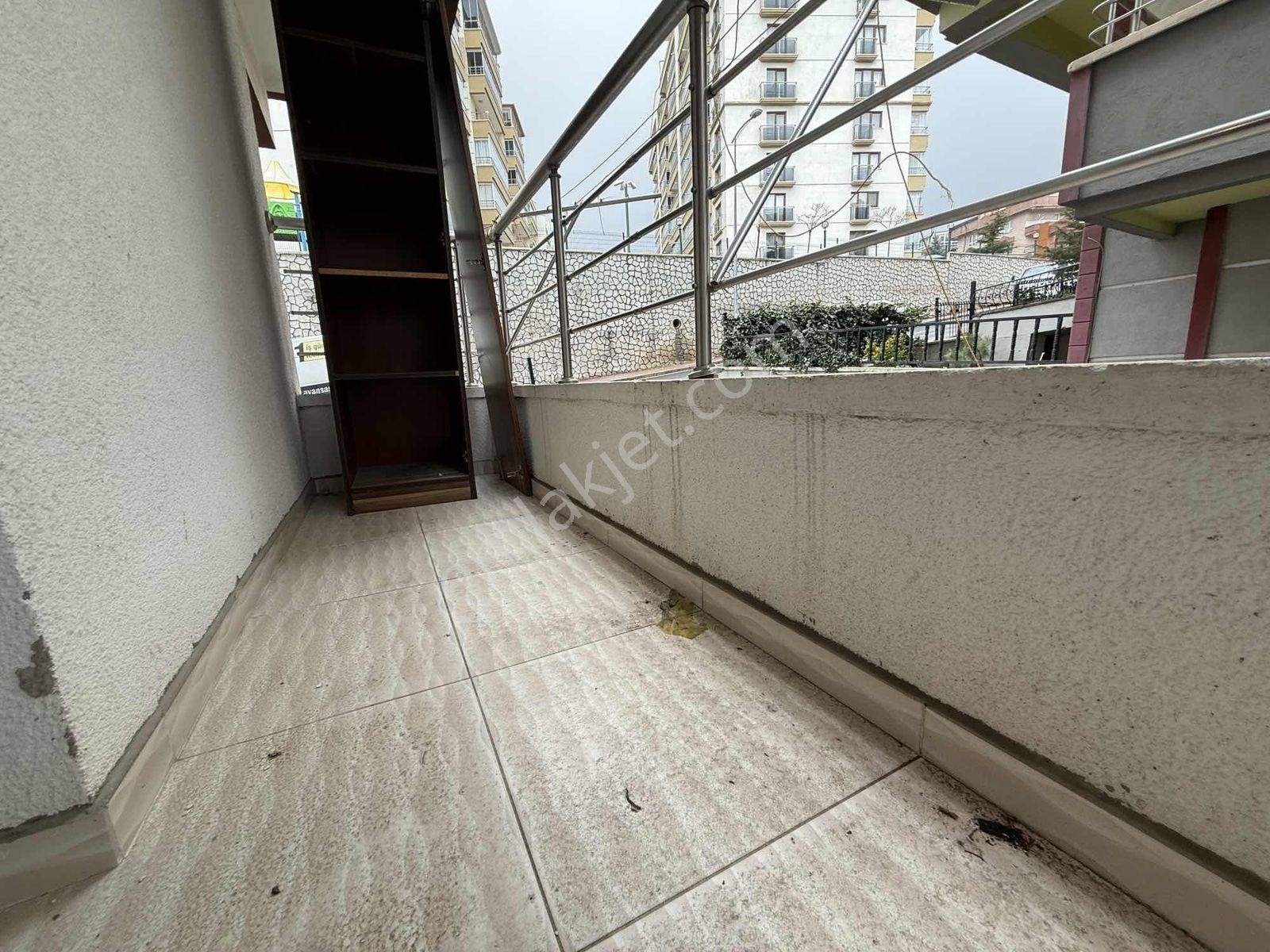 Yeni Bayındır'da Asansörlü İskanlı Ara Kat Masrafsız 3+1 Daire - Görsel 17