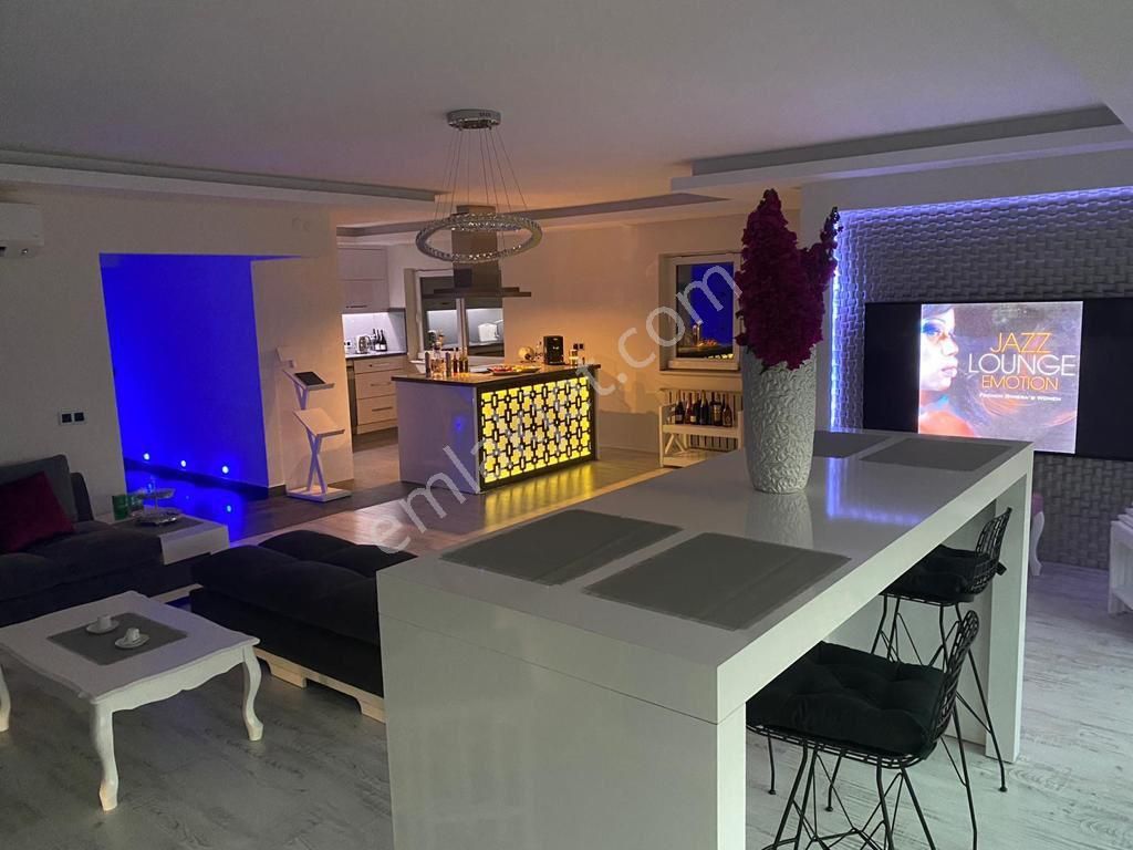 Lüx Siteiçinde Deniz Manzaralı Arakatta Havuzlu 3+1