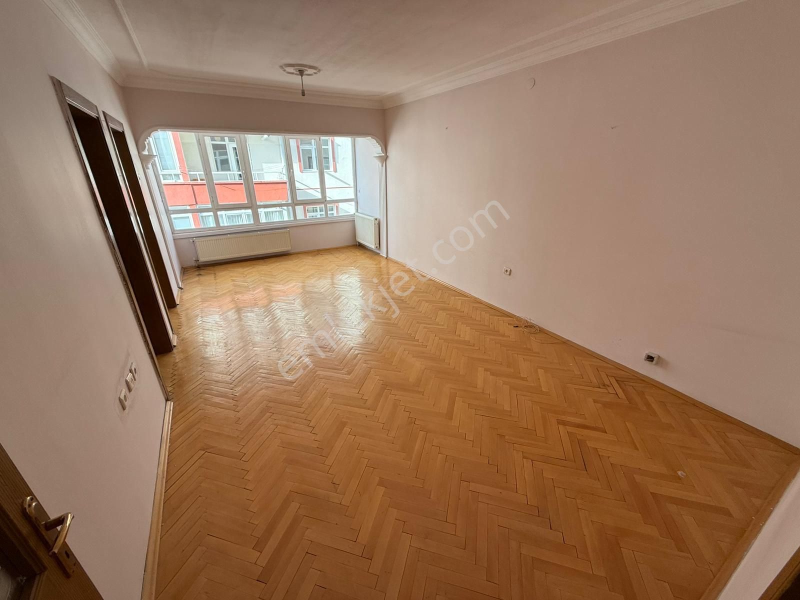 Etlik'de Kuyuyazı Cadde Üzeri Yüksek Giriş 3+1 Fırsat Daire - Görsel 2