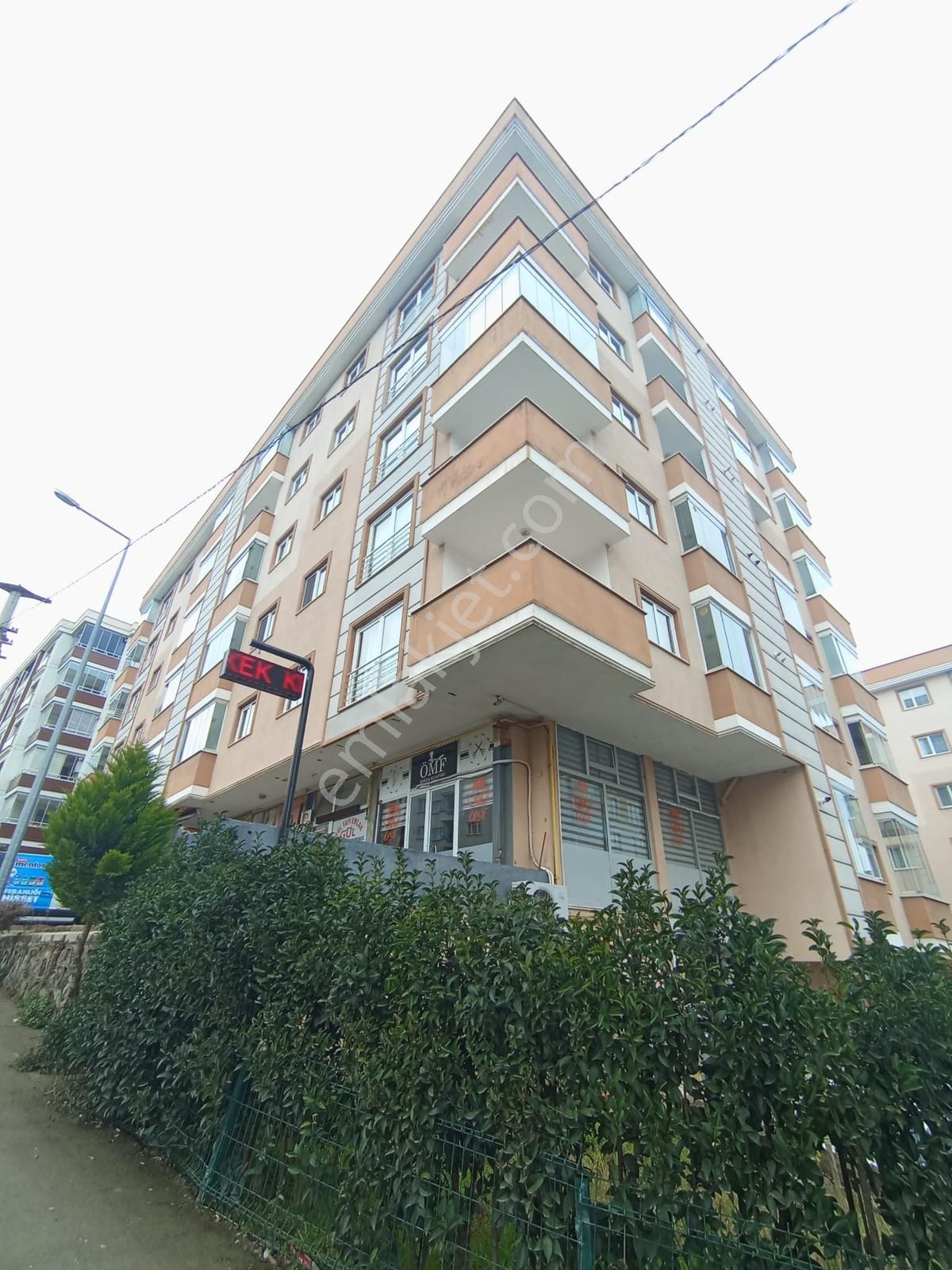 Doğu Gayrimenkulden Söğütlüde Site İçi 3+0 Satılık Fırsat Daire