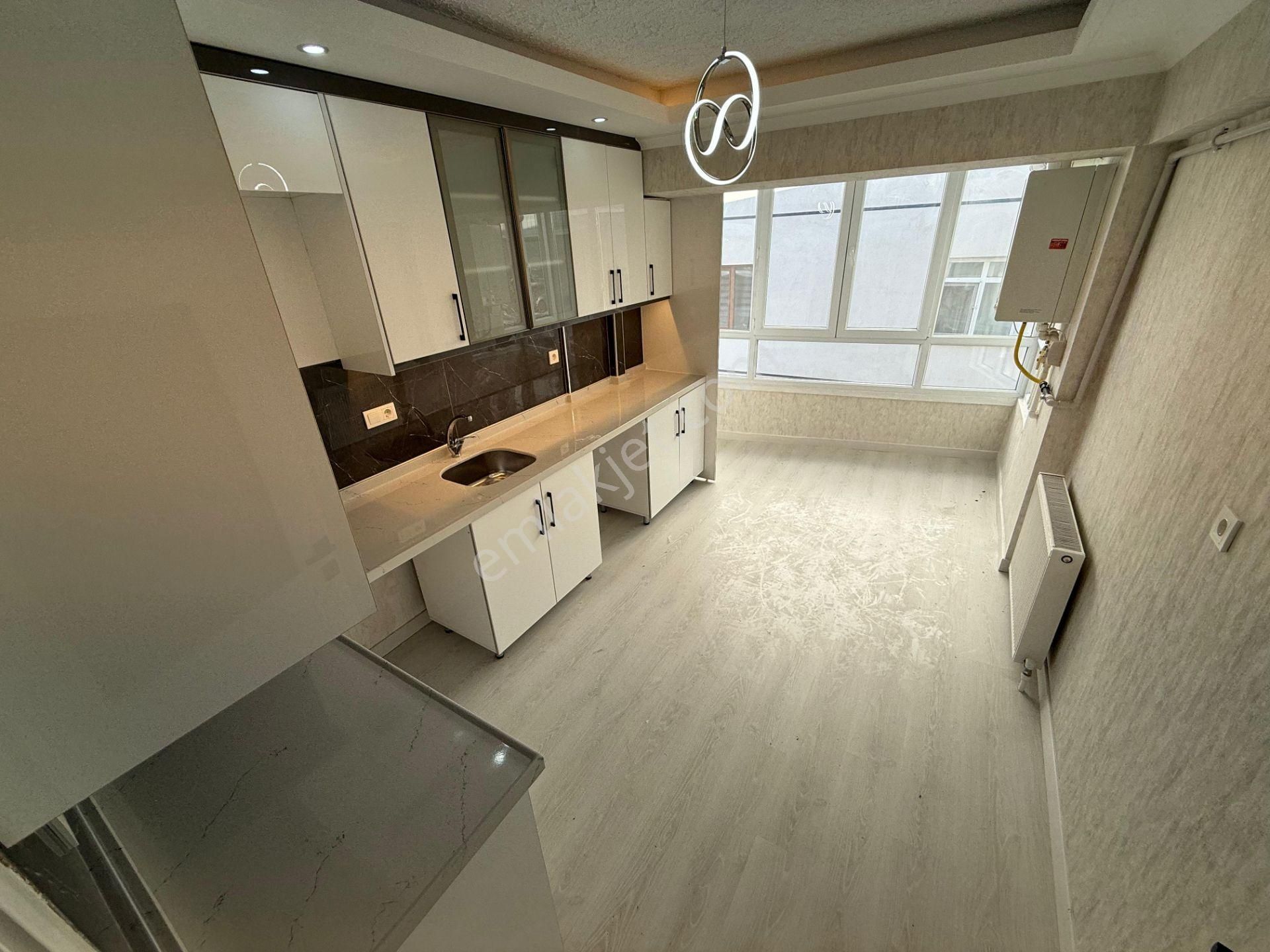 İncirli'de Merkezi Konum Ara Katta Lüx Yapılı Manzaralı 3+1 Daire - Görsel 6