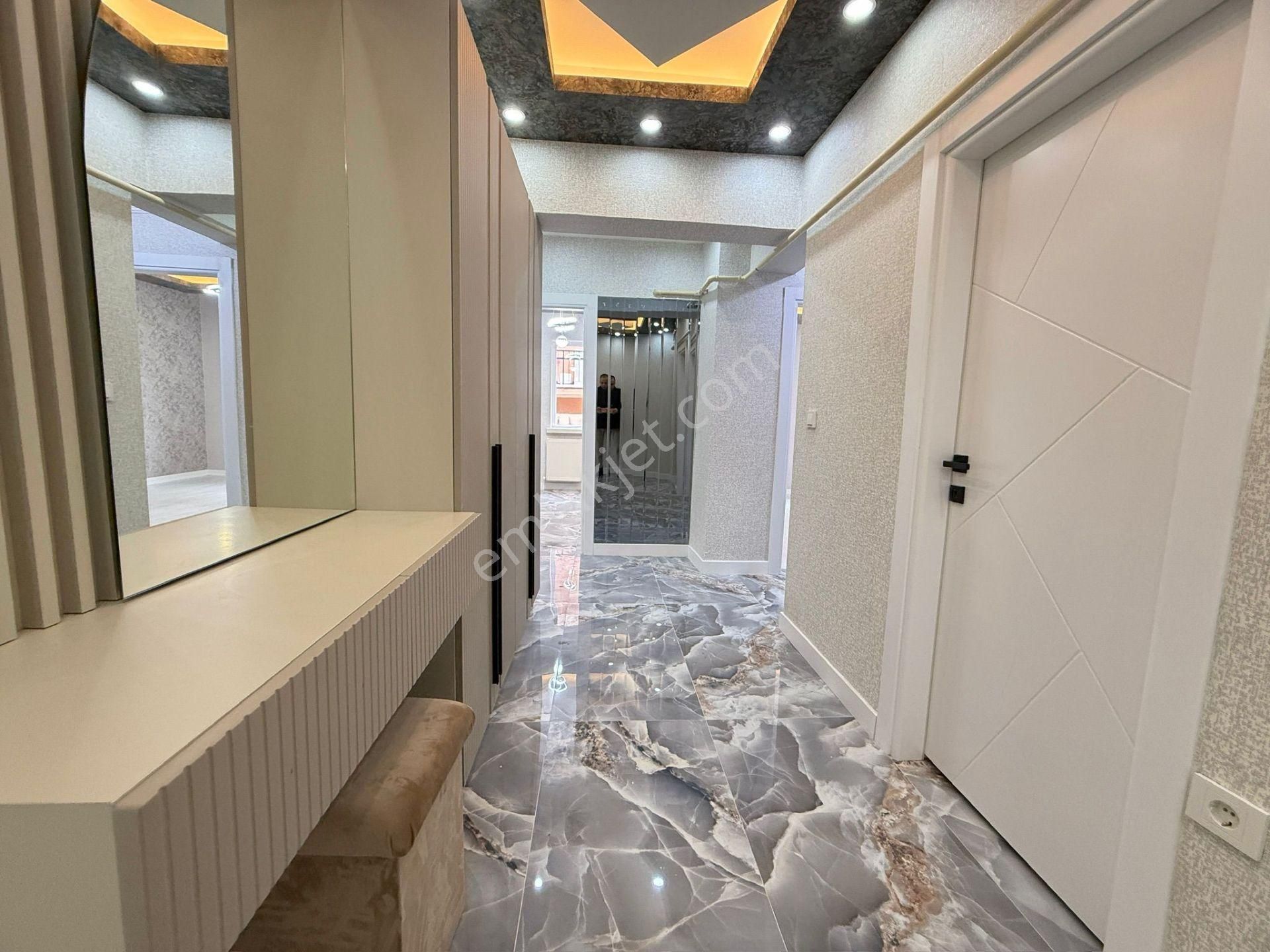 Kariyer'den Tepebaşı'nda Belediye Yakını Ara Katta Lüx 3+1 Daire - Görsel 16